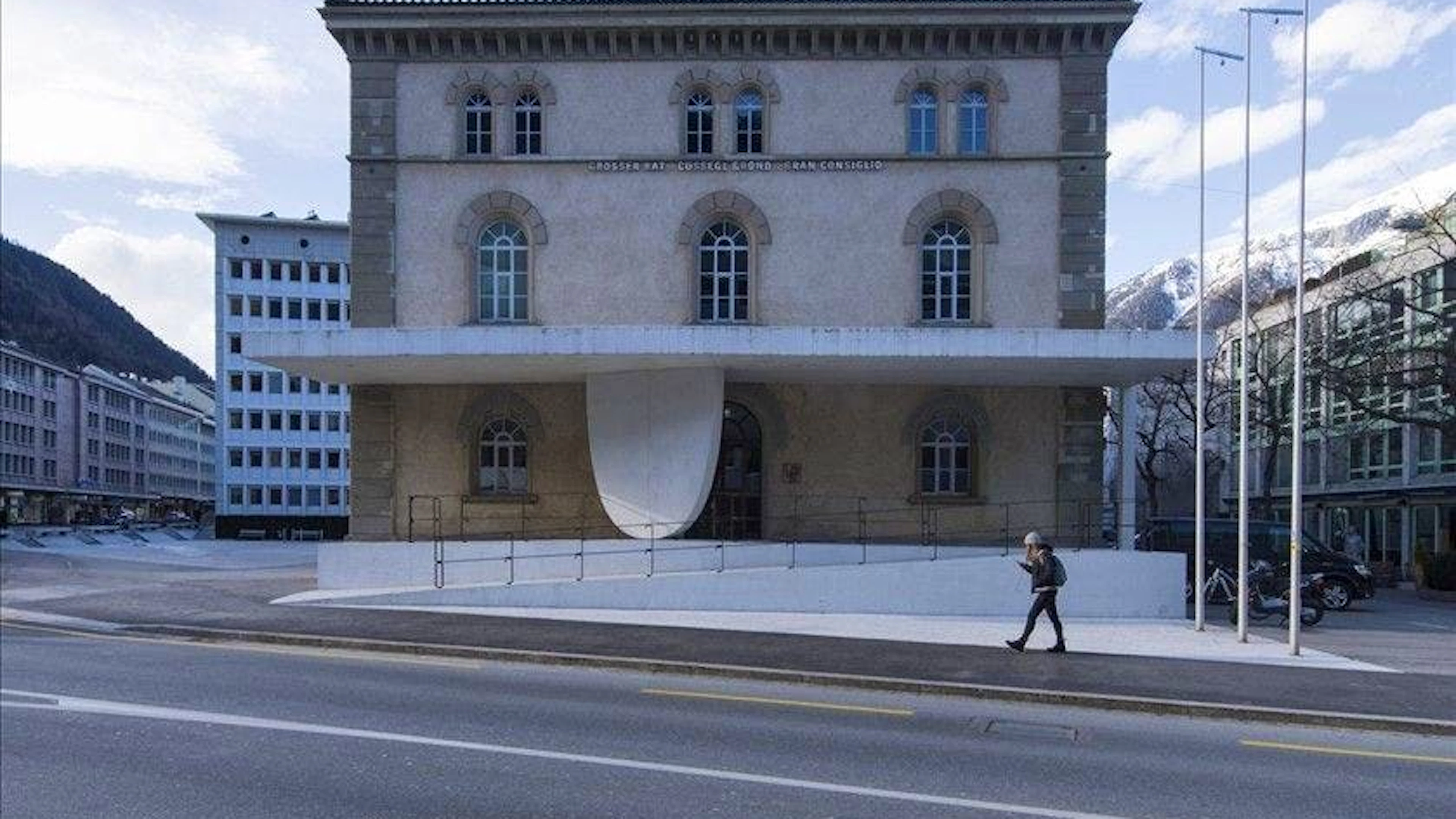 Le spese crescono più delle entrate