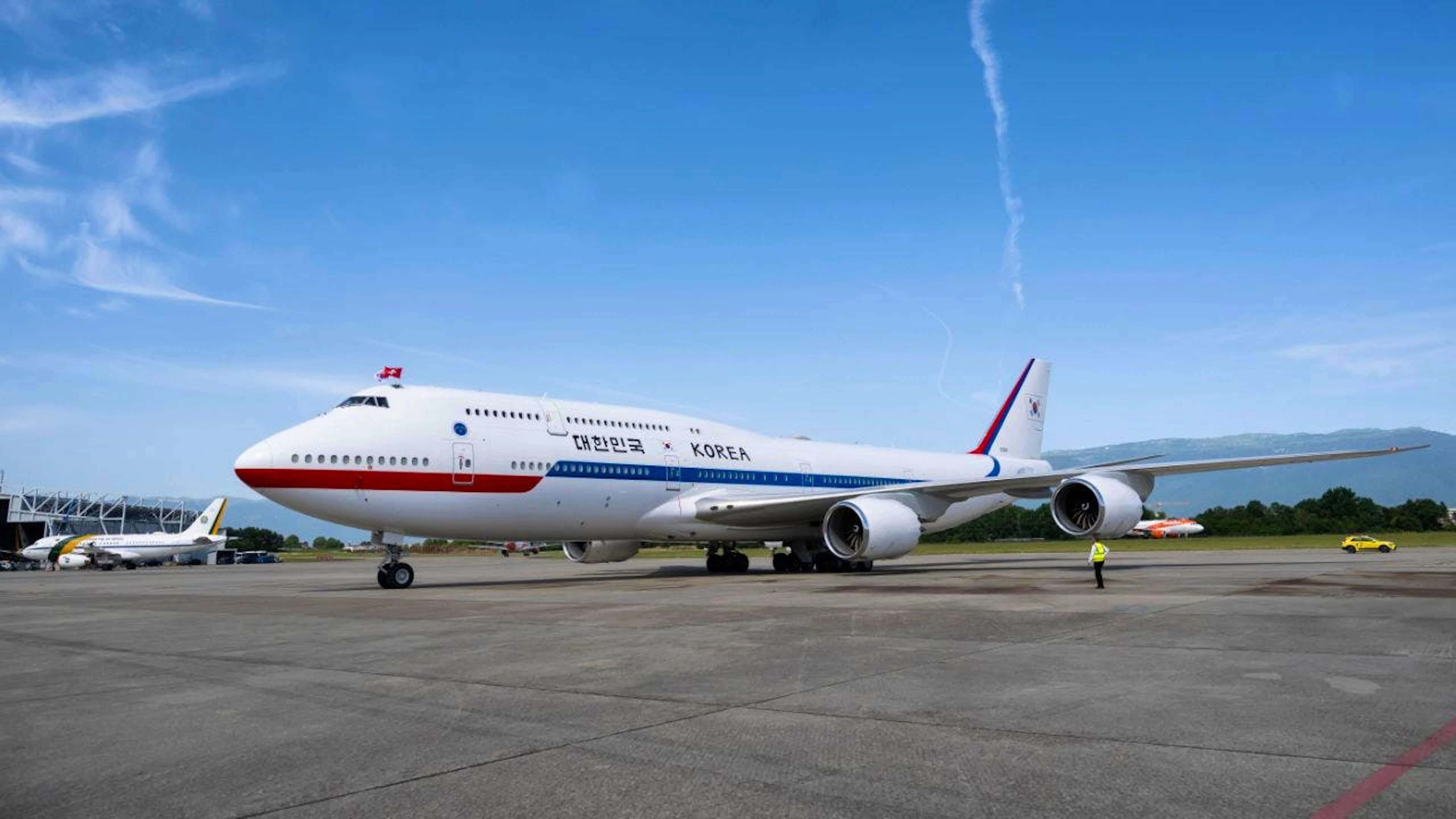 Le Boeing 747-800 sud-coréen, plus grand avion officiel des dirigeants participant au sommet du G7, s'est posé à Genève mardi en fin de matinée.