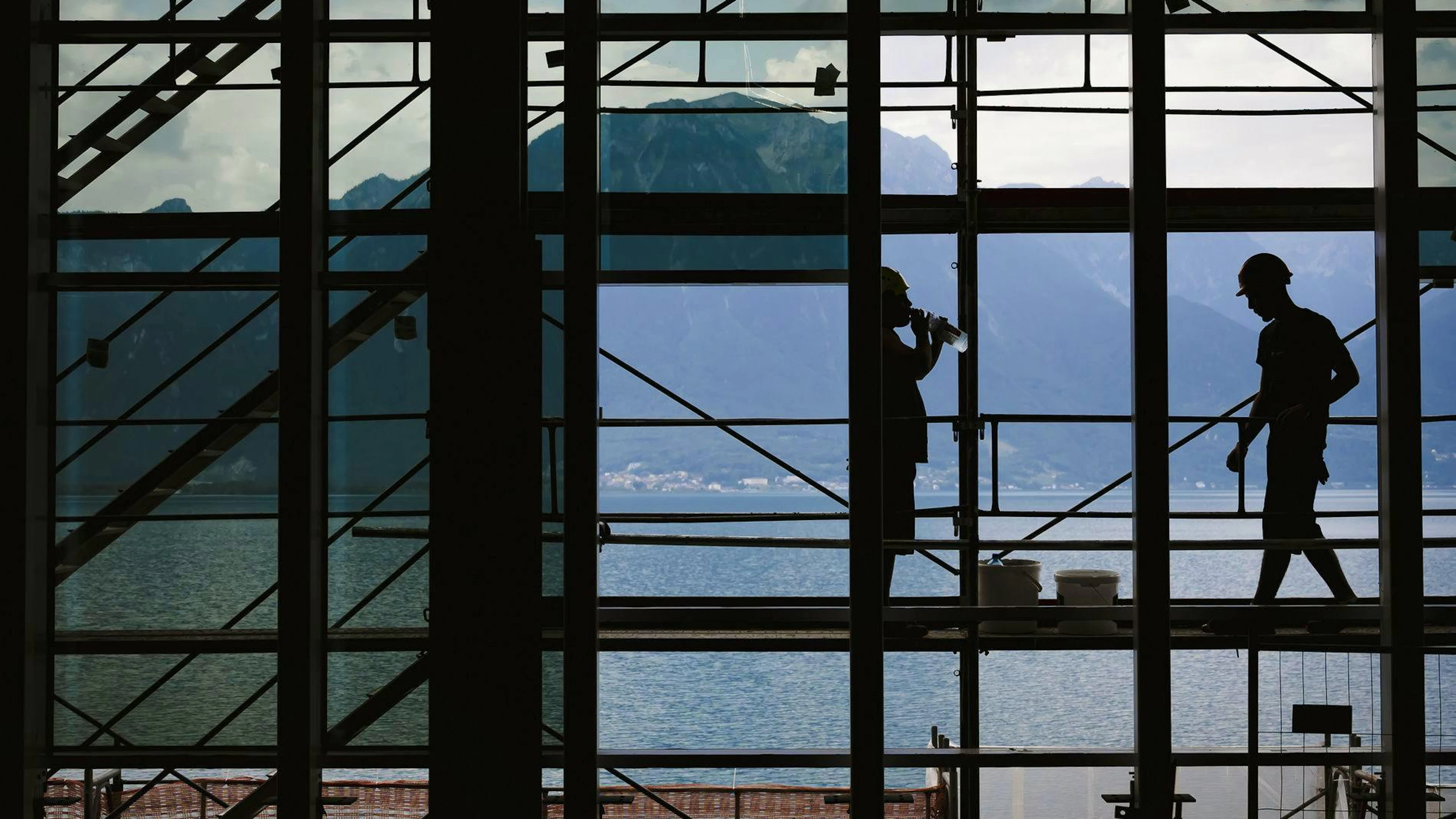 Ab Mittwoch wird es in der Schweiz mit 31 bis über 35 Grad sehr heiss, lokal sind sogar bis zu 38 Grad möglich. Vor allem Menschen, die im Freien arbeiten, trifft es hart.
