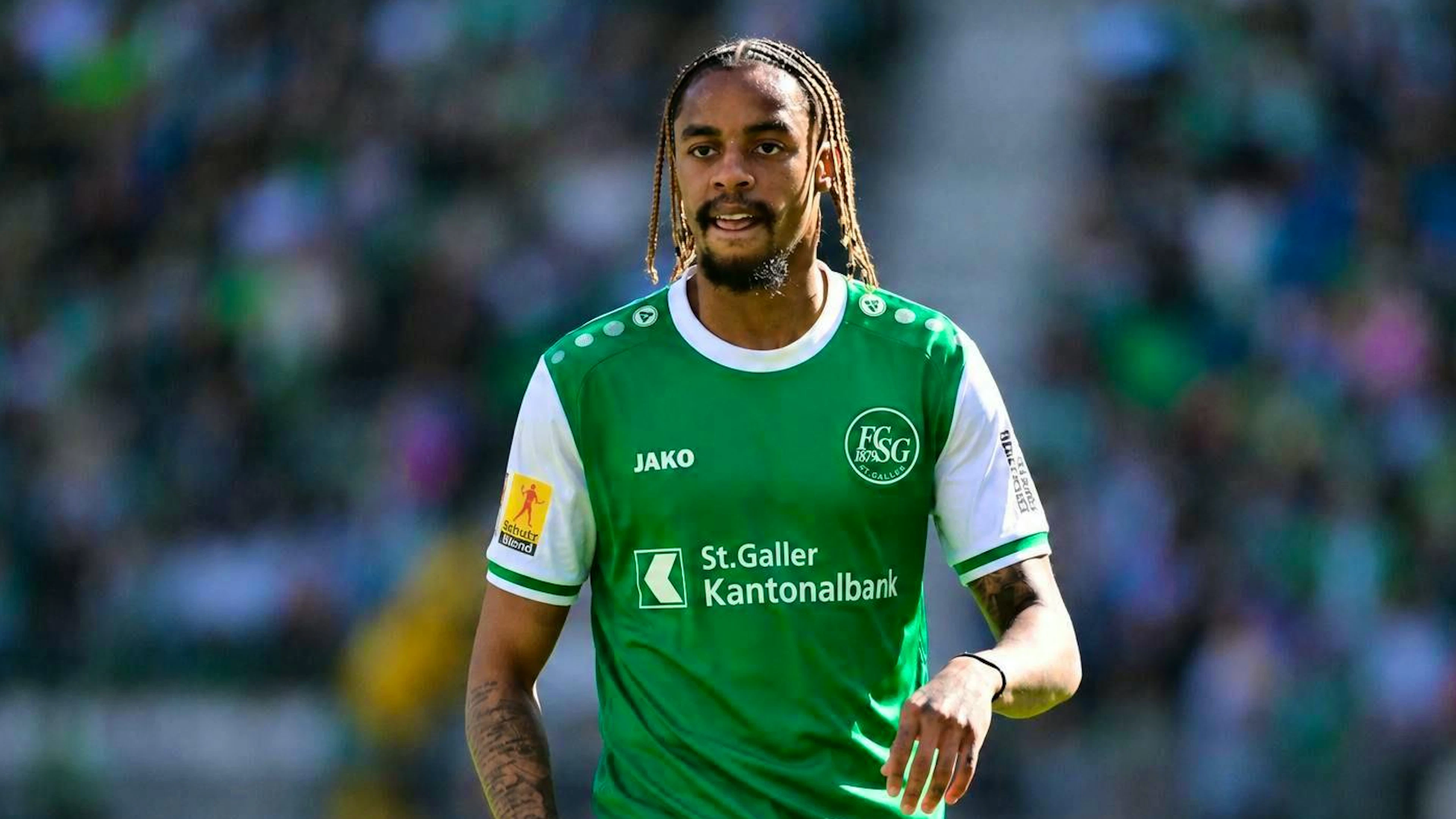 Bradley Barcola in an FCSG jersey.