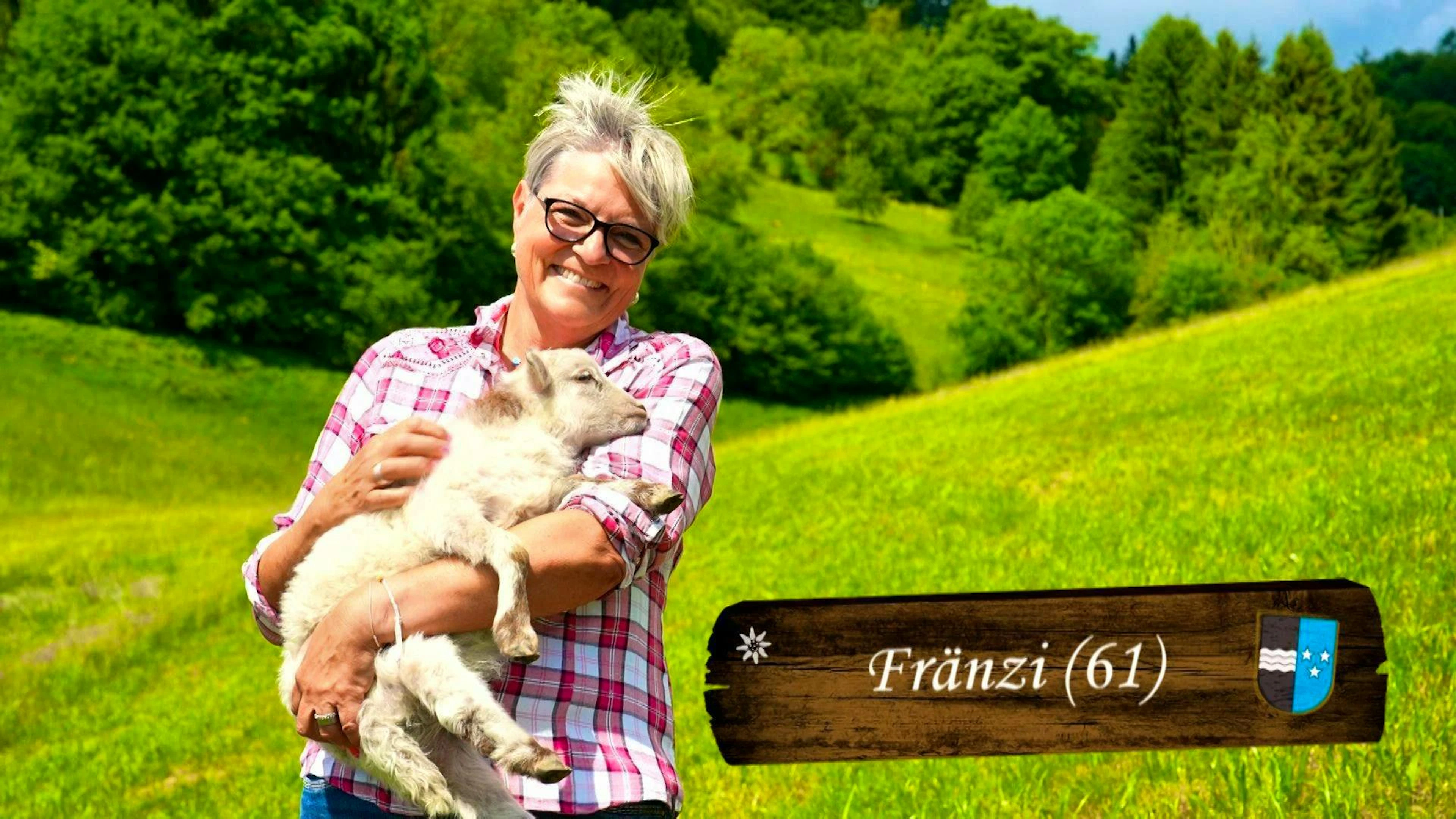 Ponies, horses, sheep, goats, dogs, cats—and a touch of pink everywhere: Fränzi’s farm in Aargau reflects her colorful personality. The former café and nail salon owner now devotes herself entirely to her animals, riding lessons, and life on the farm.