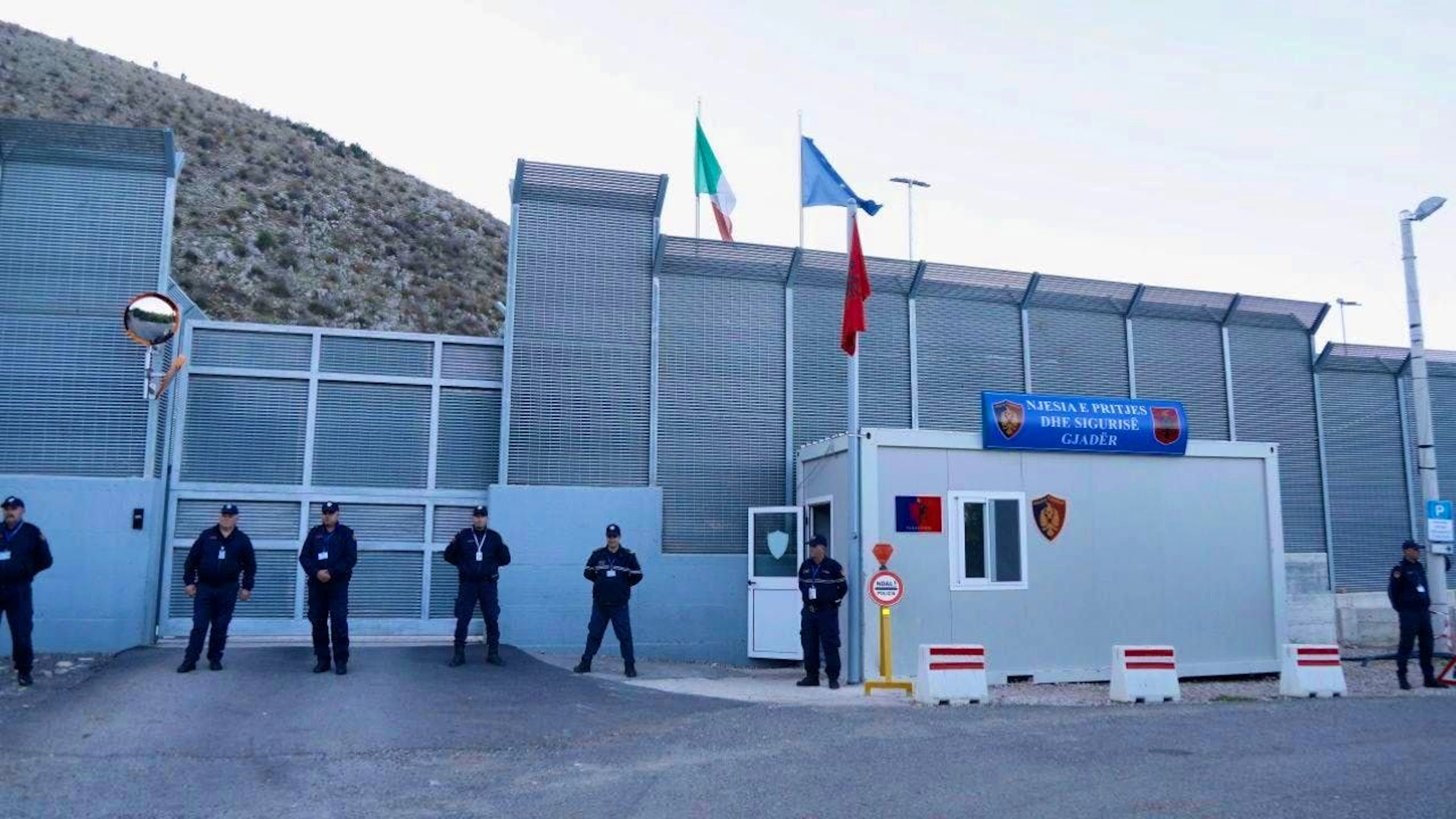 Switzerland should also participate: Asylum seekers rejected by the EU should be taken to repatriation centers outside Europe. (Pictured: An Italian-run repatriation center in Albania)