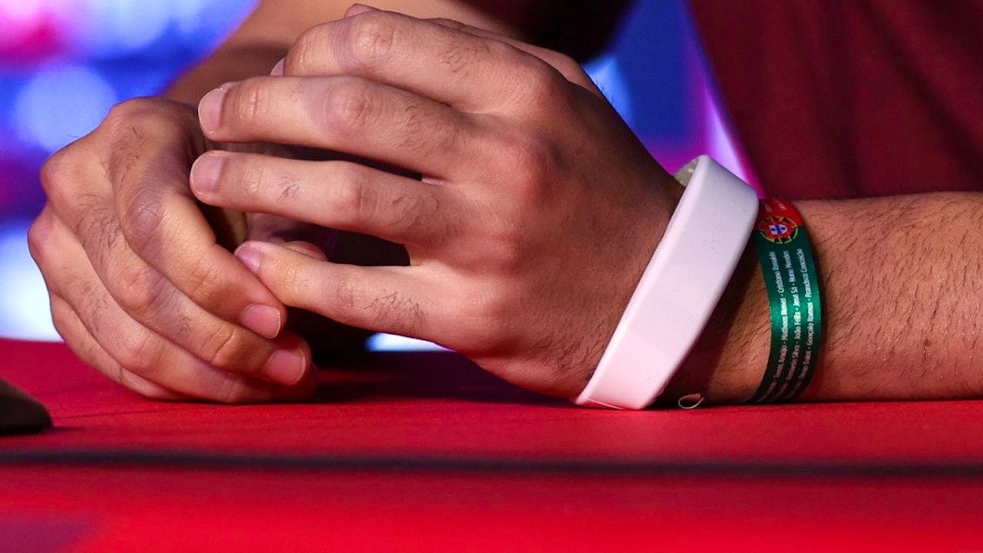 Portugals Nationalmannschaft trägt während der WM ein Armband mit den Namen aller Spieler und jenem von Diogo Jota