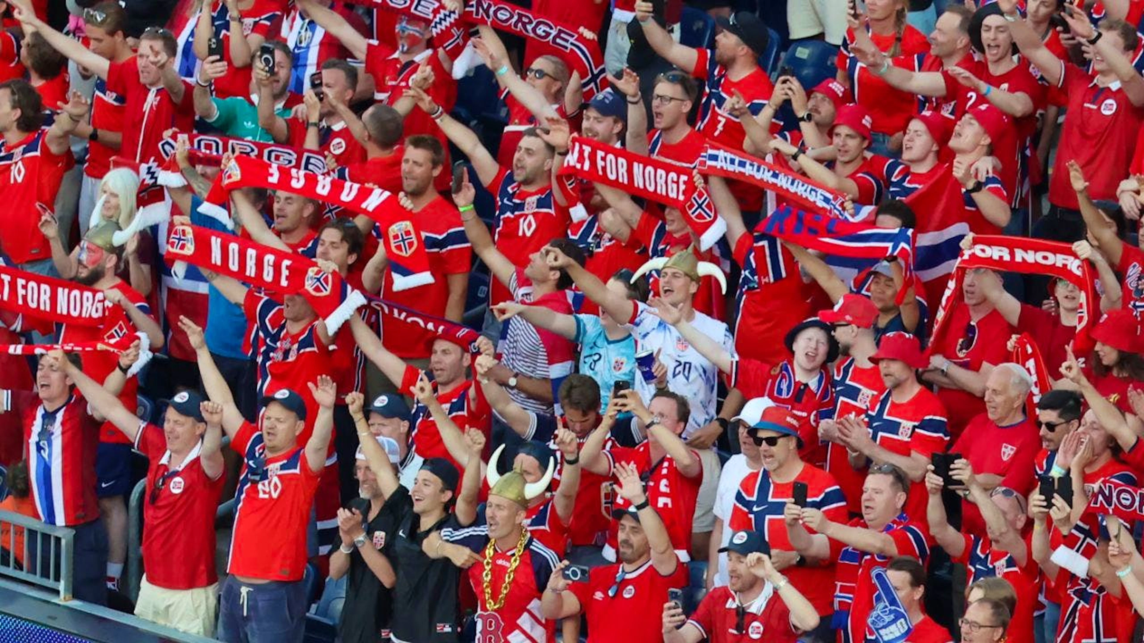 Viel Grund zum Jubeln: die norwegischen Fans in Foxborough bei Boston