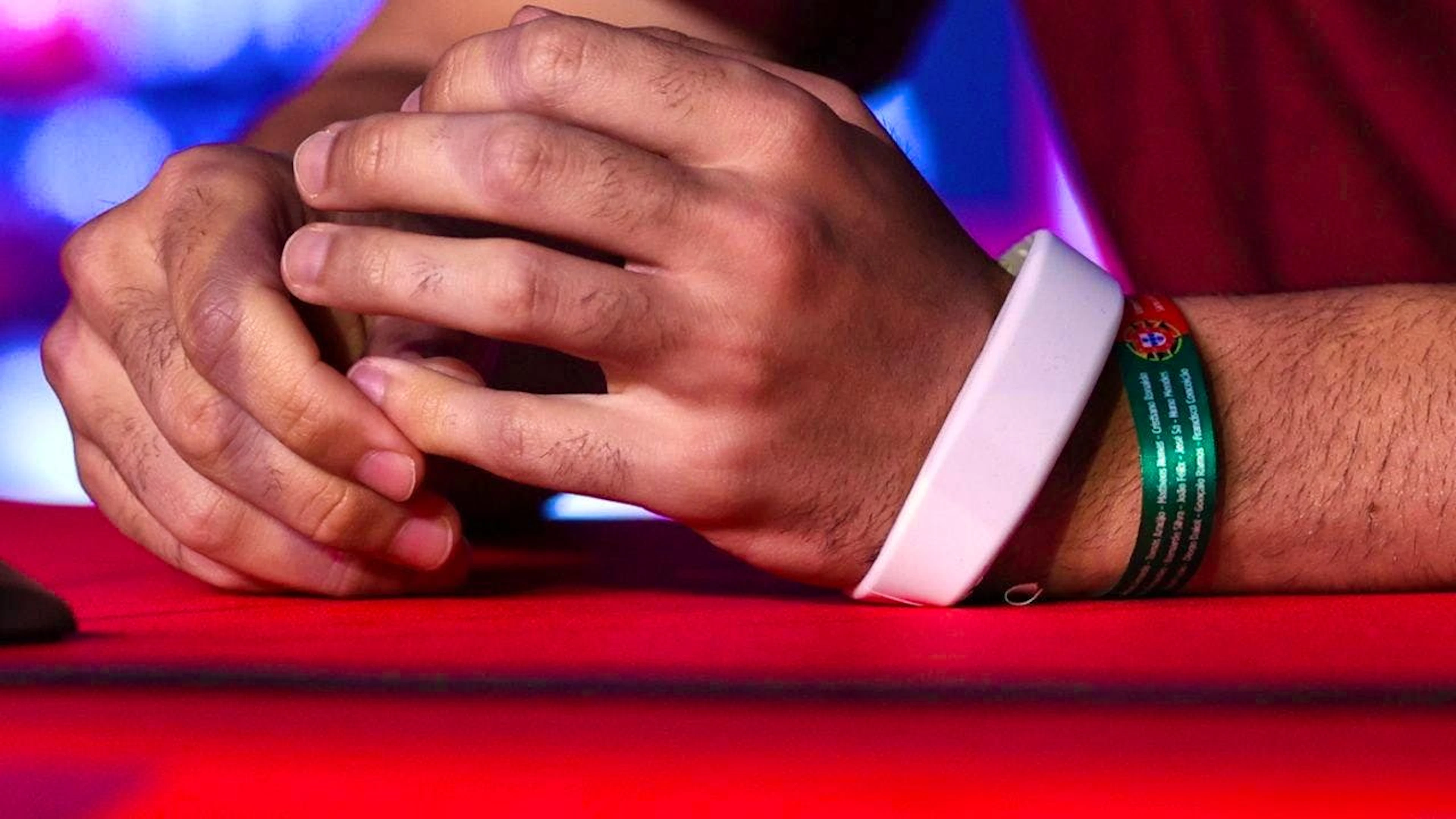 During the World Cup, Portugal’s national team is wearing a wristband bearing the names of all the players and that of Diogo Jota
