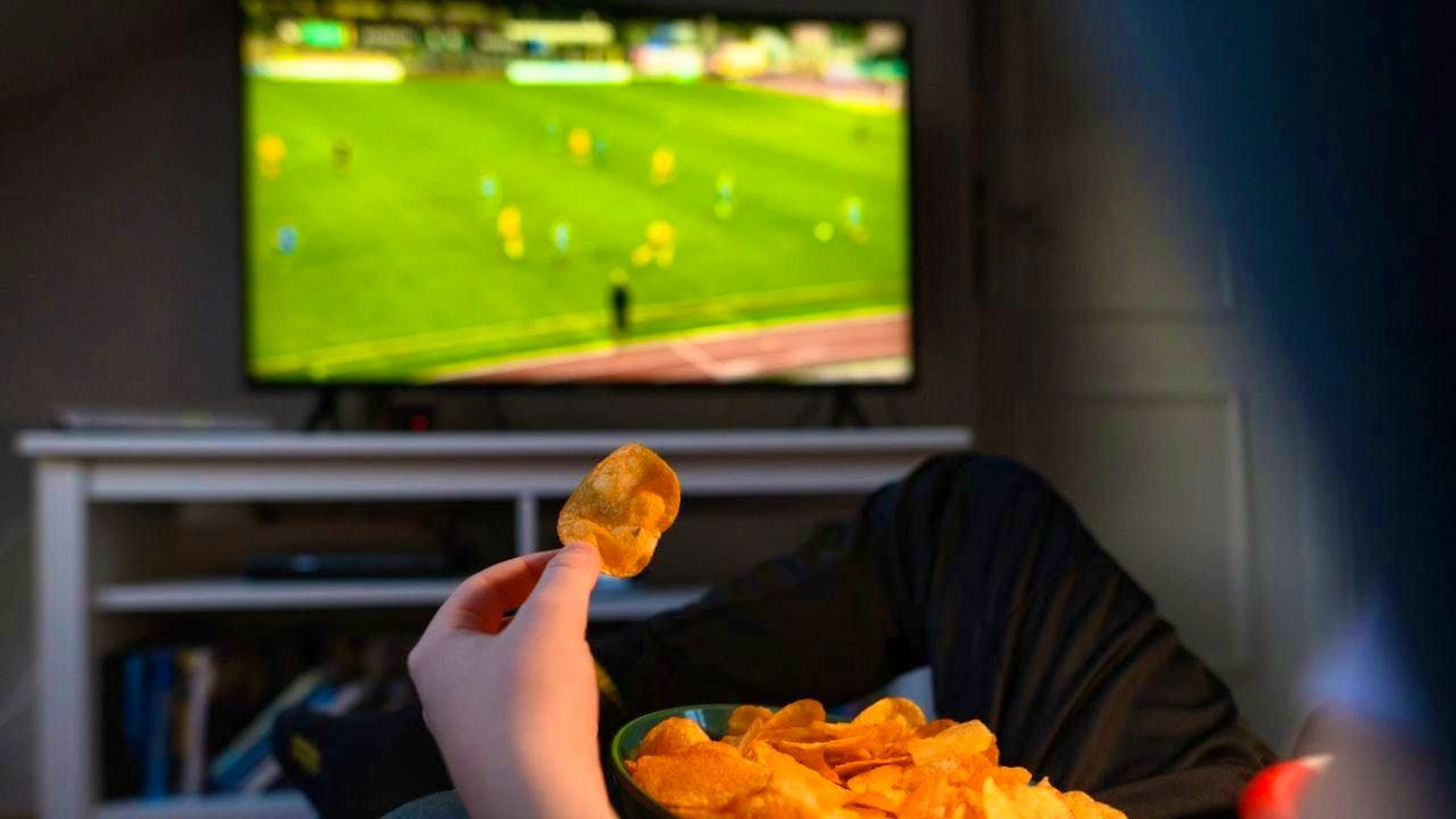 Starting in the summer of 2027, SRF viewers and potato chip lovers will no longer be able to enjoy a Champions League soccer night