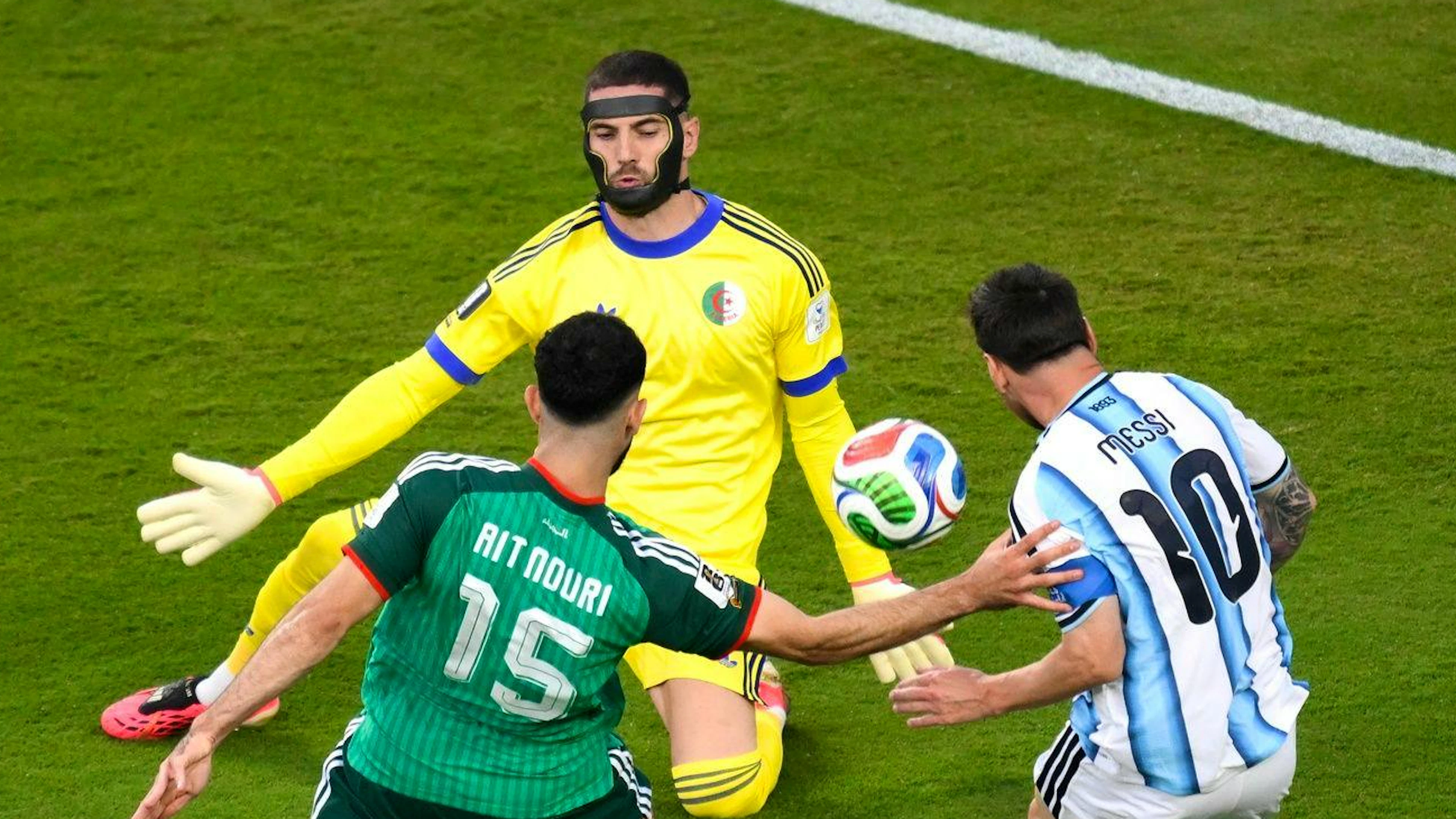 Lionel Messi überwindet Luca Zidanegleich dreimal.