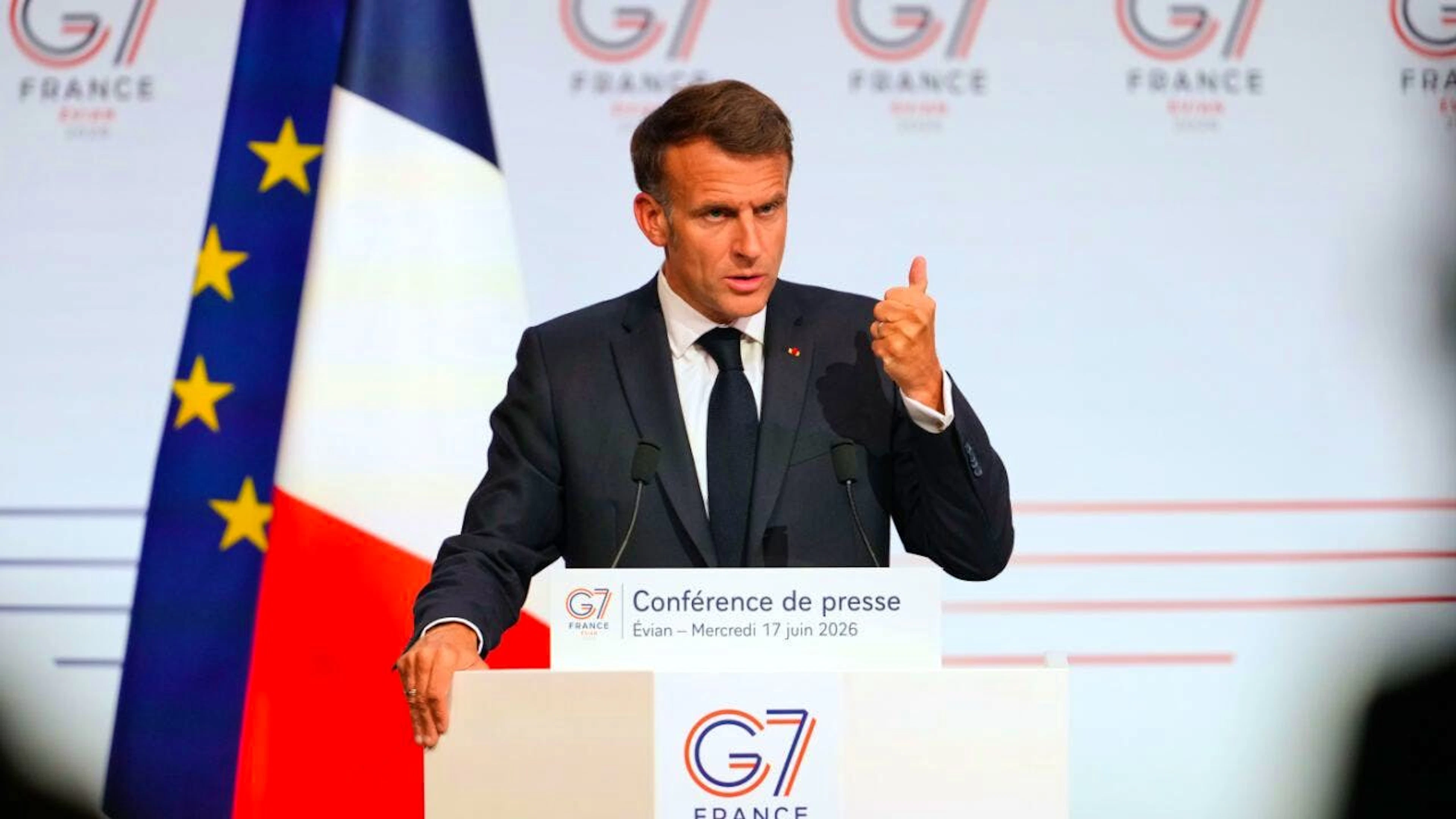 Der französische Präsident Emmanuel Macron spricht am Mittwoch während einer Pressekonferenz zum Abschluss des G7-Gipfels in Évian-les-Bains. Foto: Vadim Ghirda/AP/dpa