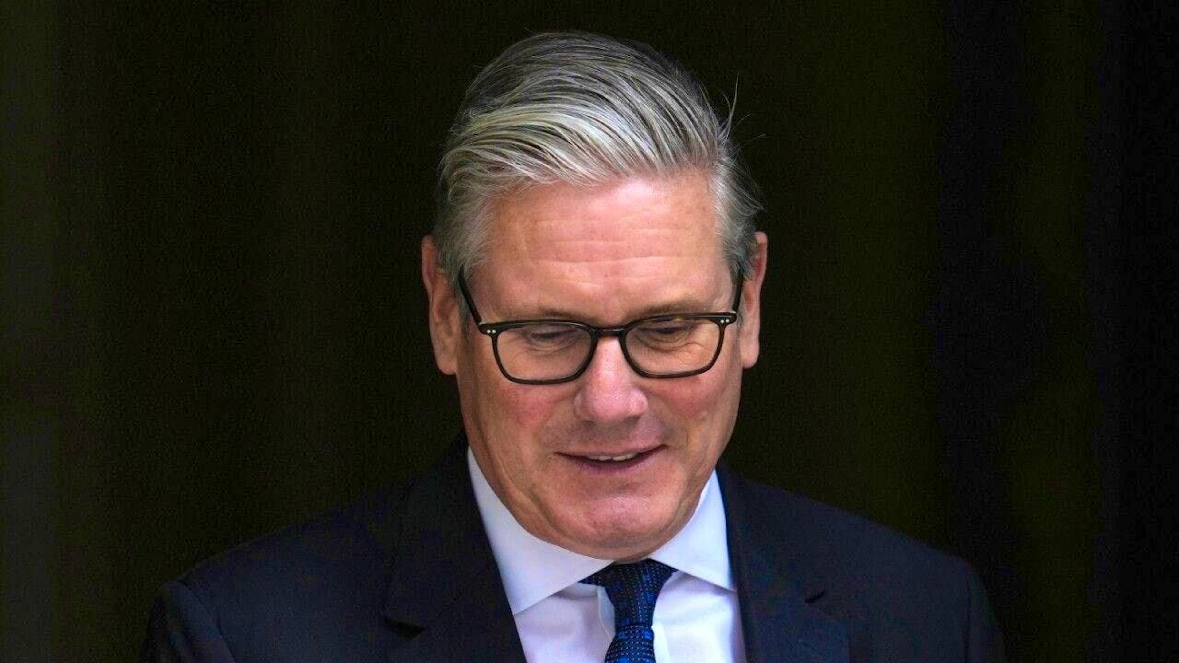 ARCHIVE – British Prime Minister Keir Starmer leaves 10 Downing Street to attend the Prime Minister’s weekly session in Parliament in London. Photo: Kin Cheung/AP/dpa