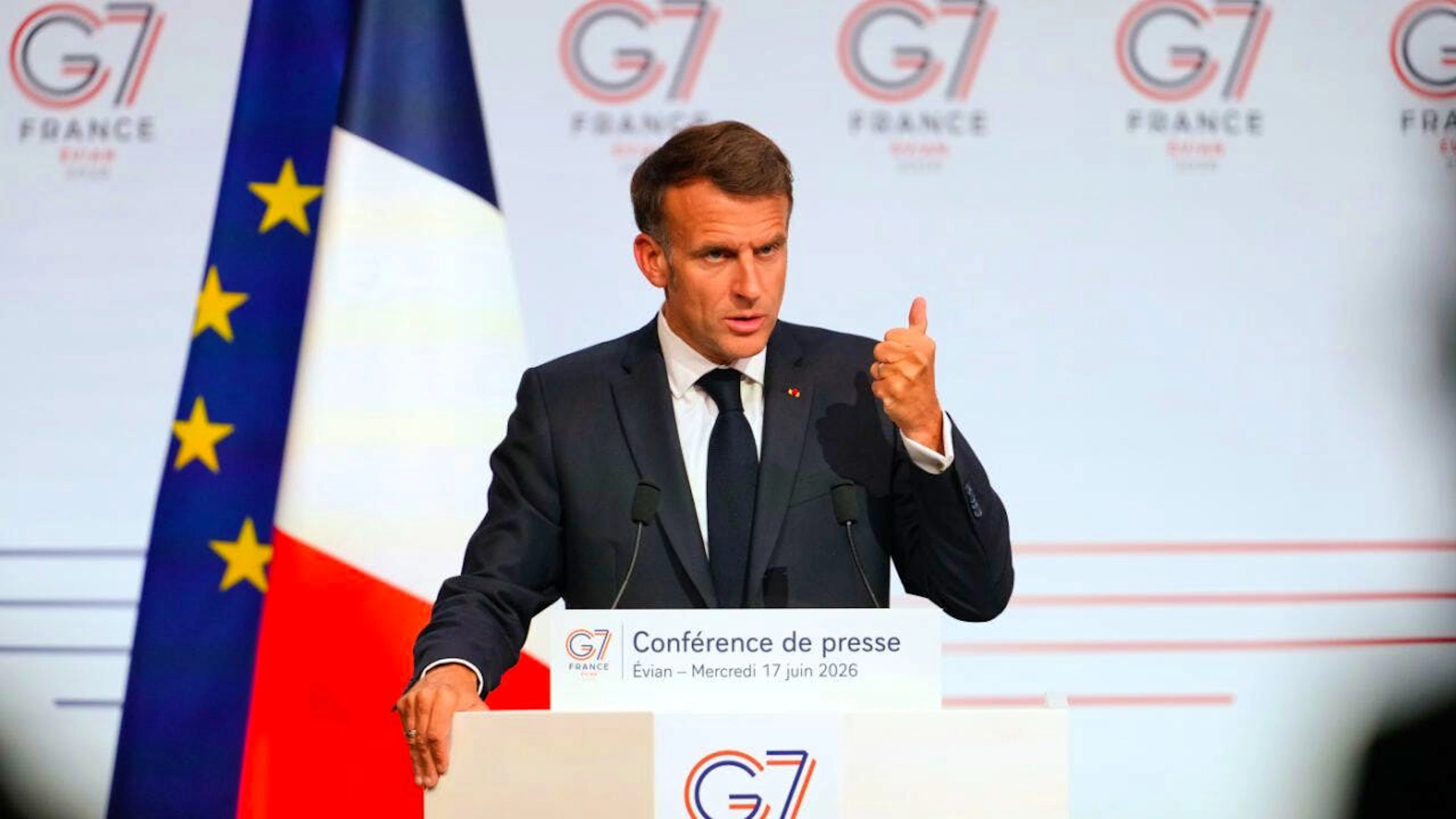 Emmanuel Macron ha evocato l"unità» e gli ''scambi costruttivi'' del G7 su molti dei temi in agenda.