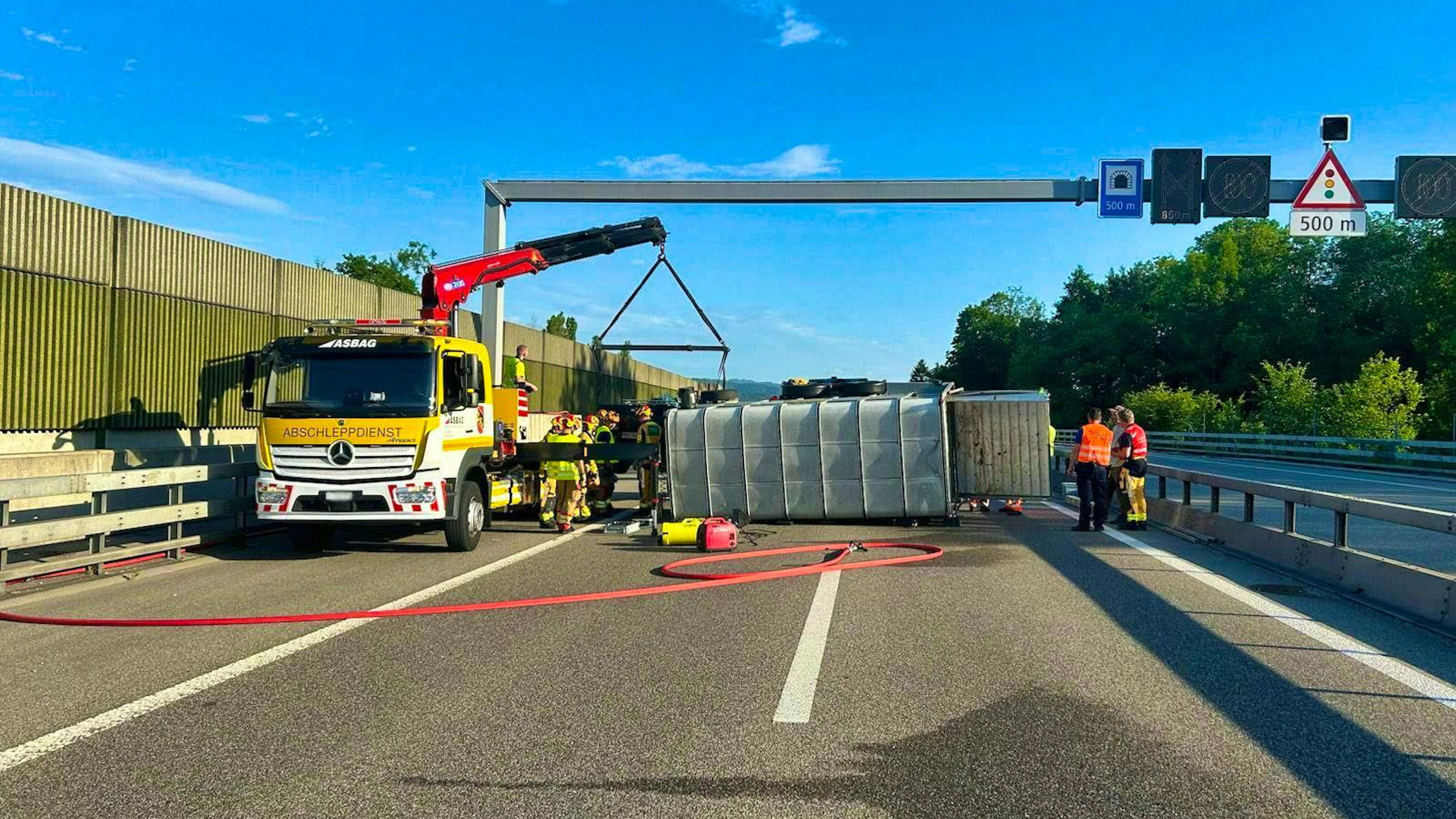The A1 had to be closed for several hours.