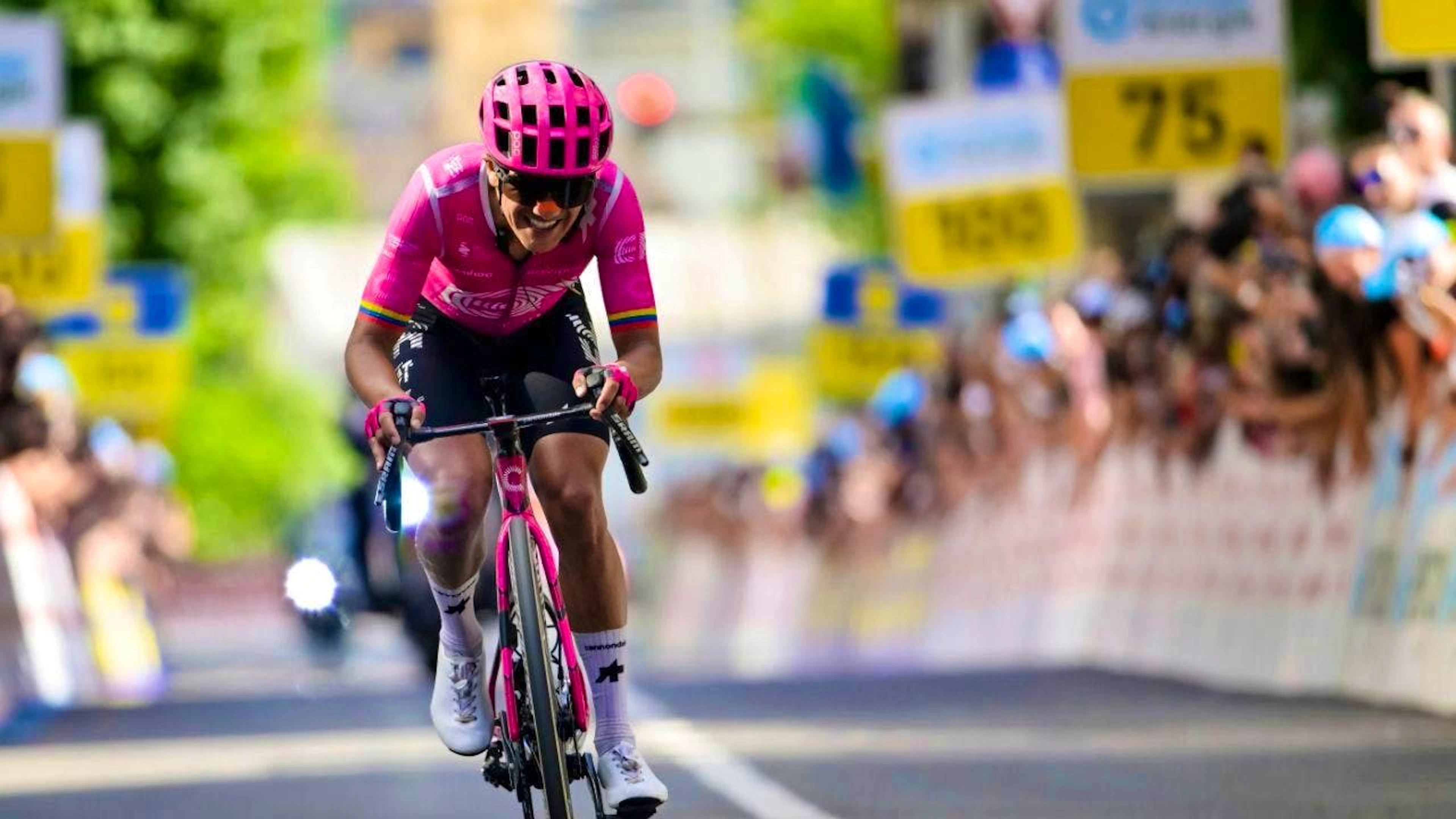 Ecuadorian Richard Carapaz gave it his all, but still lost 2:14 minutes to stage winner Tadej Pogacar