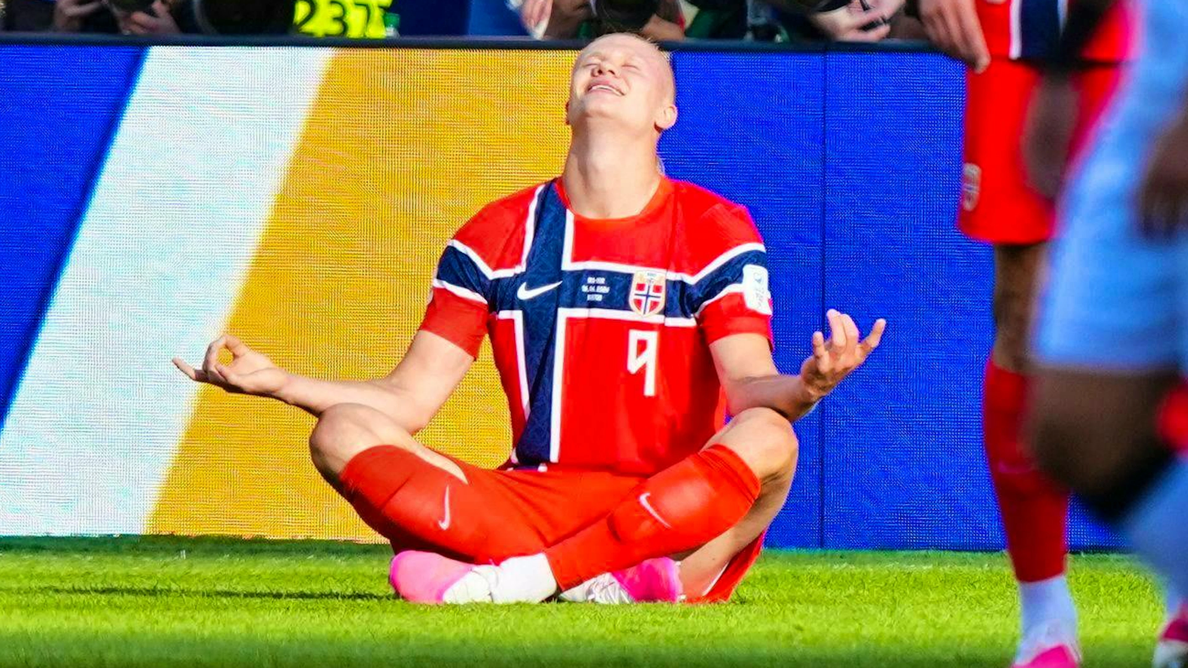 Erling Haaland shines in his first World Cup match.