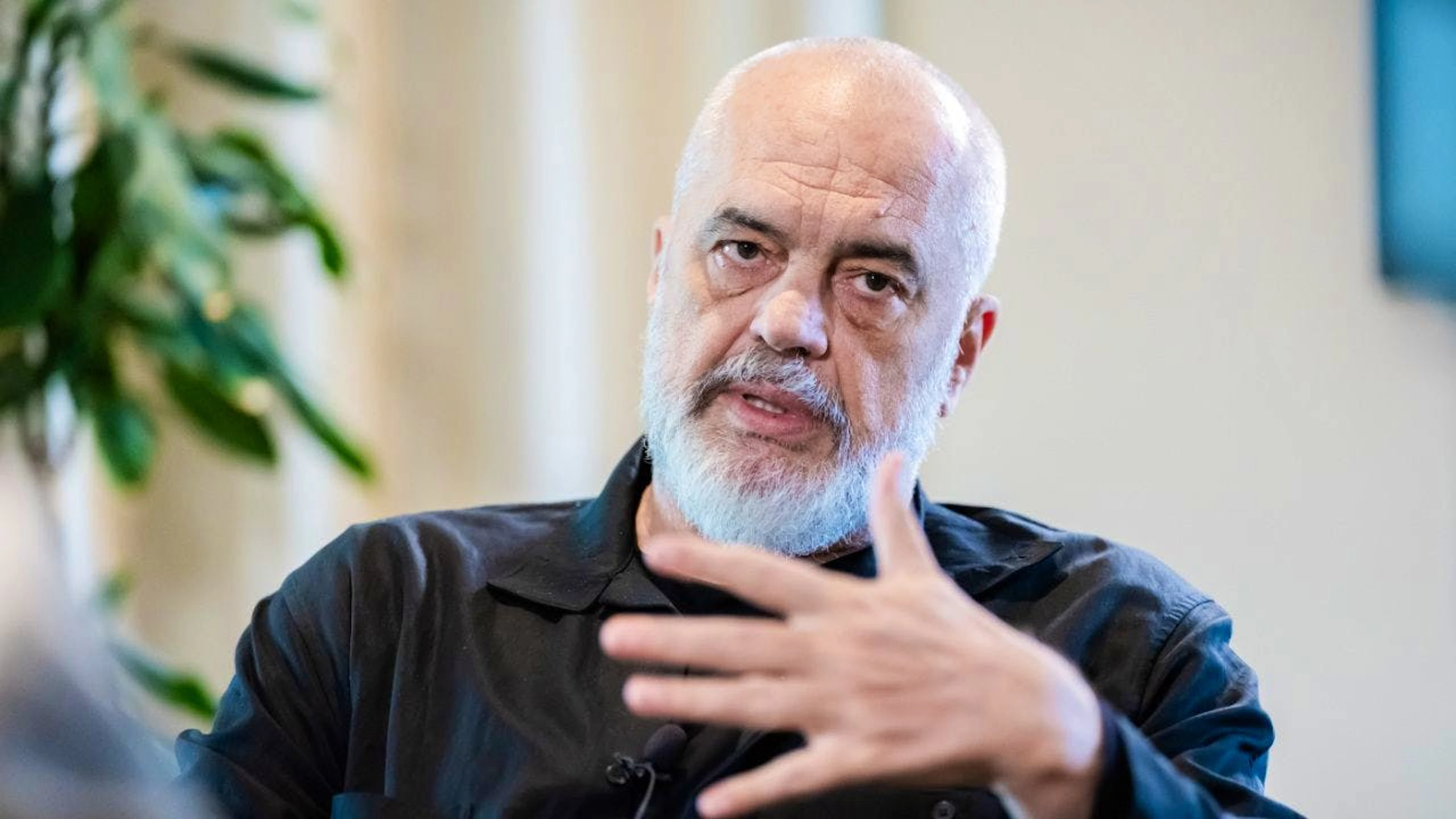 «Wir müssen einen Weg finden, aus Europa eine einige Familie zu machen», sagte der albanische Ministerpräsident, Edi Rama, der Deutschen Presse-Agentur.