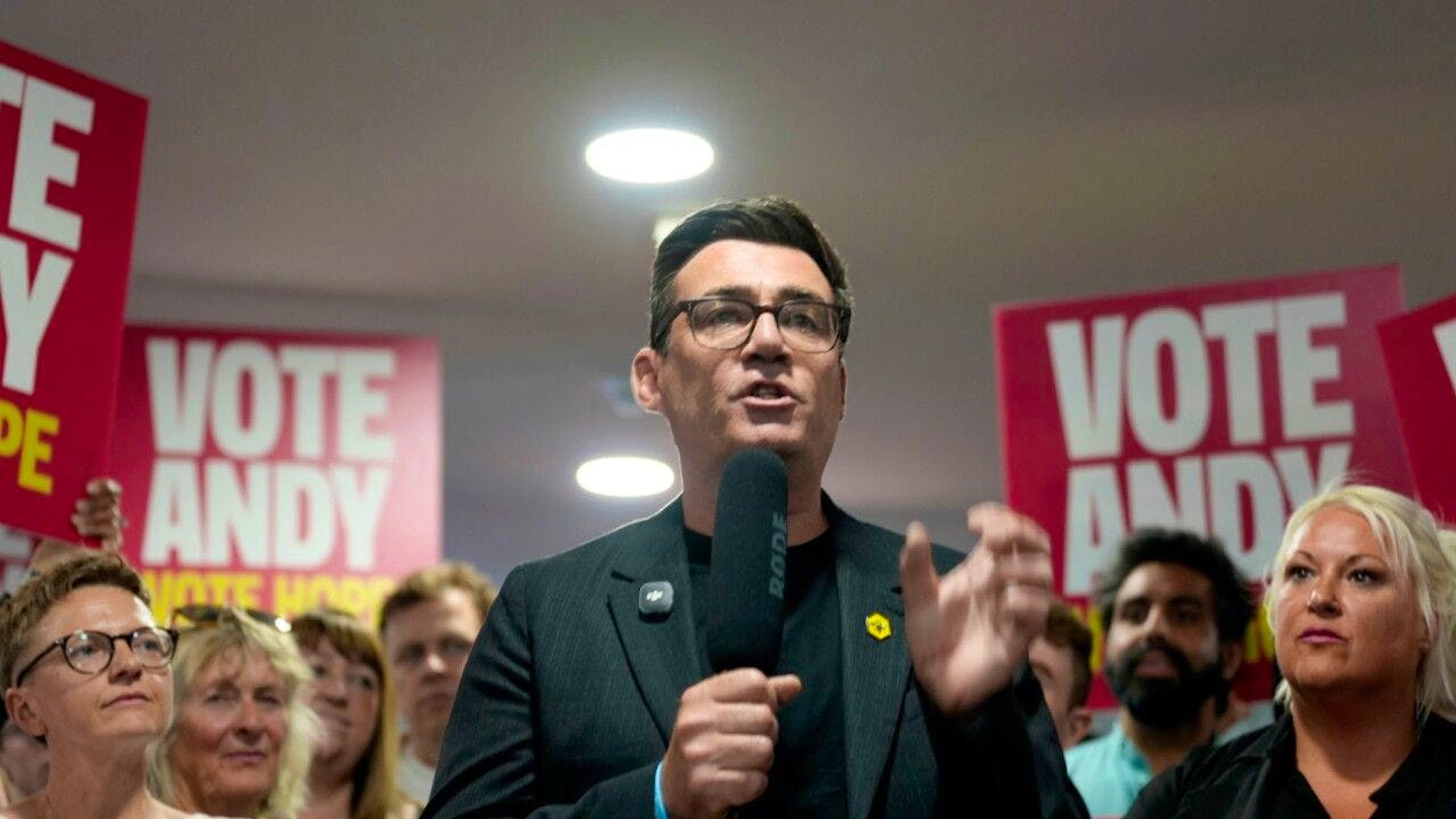 Gli occhi sono puntati su Andy Burnham.