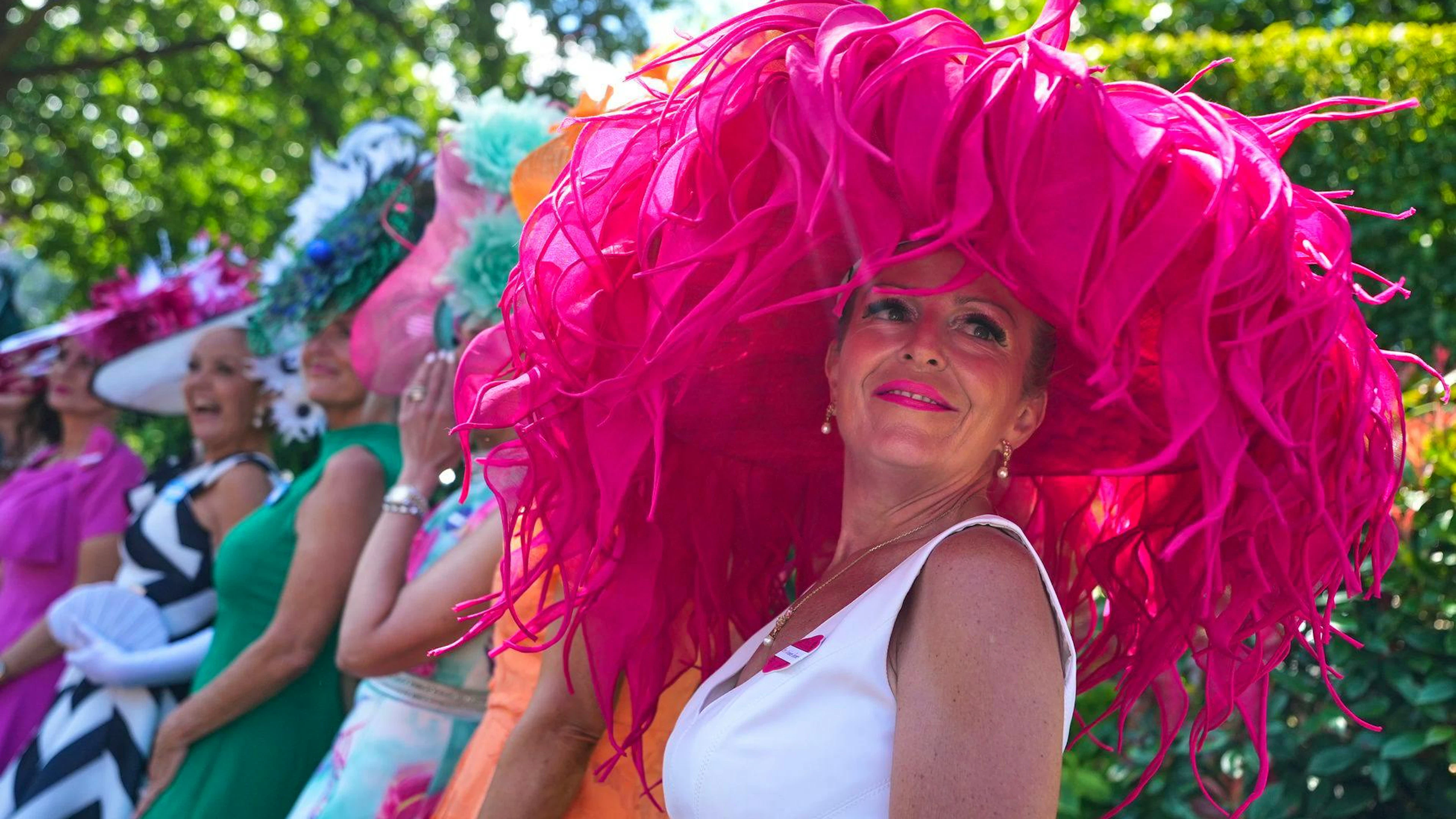 Ob Ascot-Besucherin Vivienne Jenner da noch den Durchblick hat?