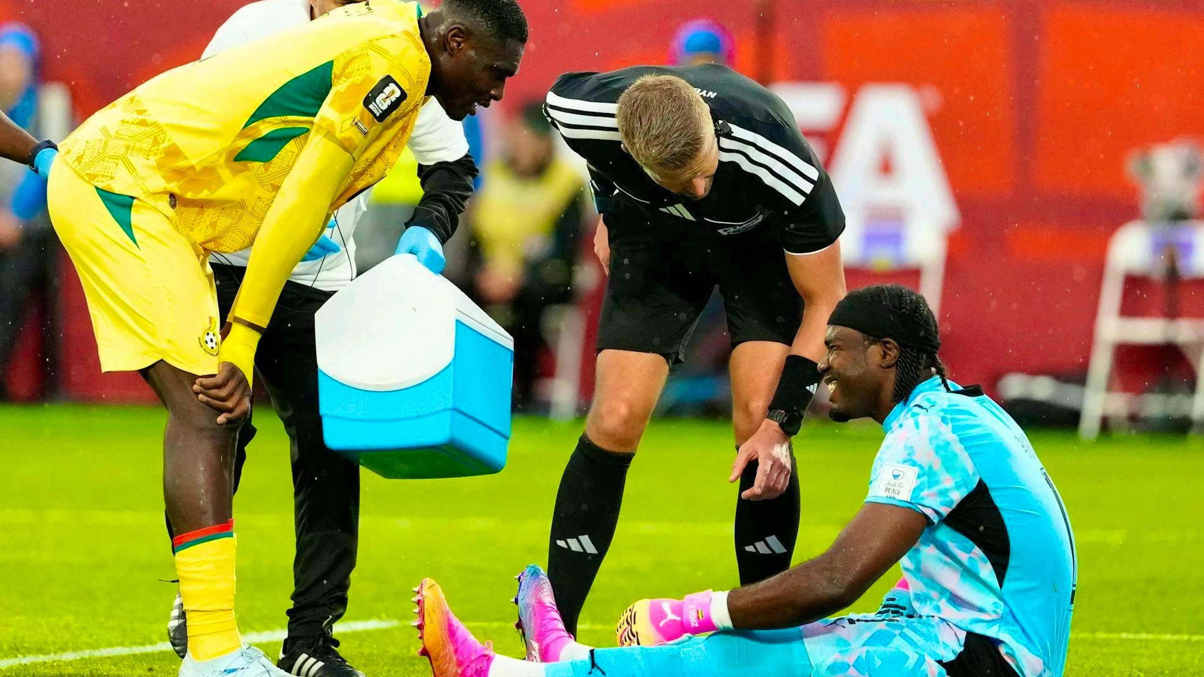 Lawrence Ati Zigi had to be substituted against Panama.