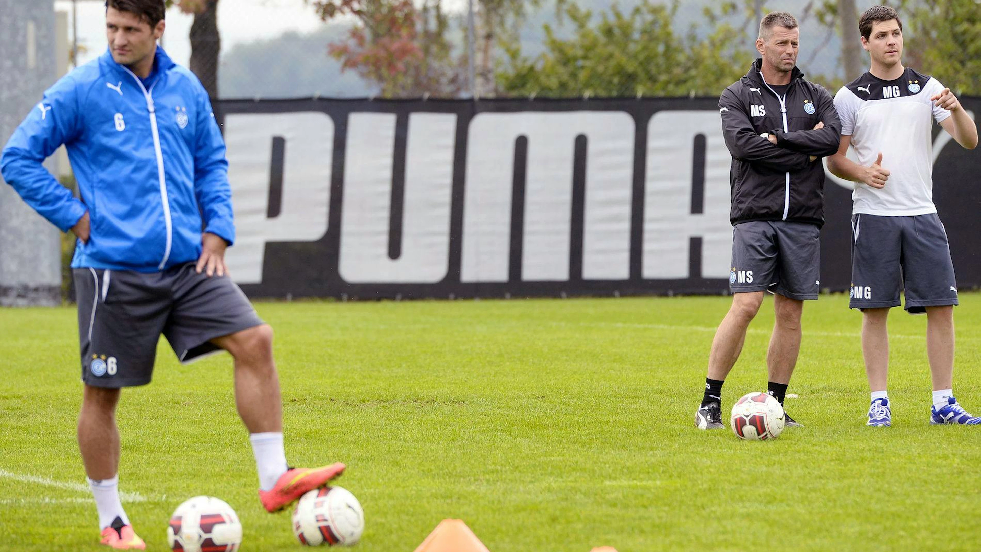 Veroljub Salatic (links) und Trainer Michael Skibbe (mitte) hatten sich nicht mehr viel zu sagen.