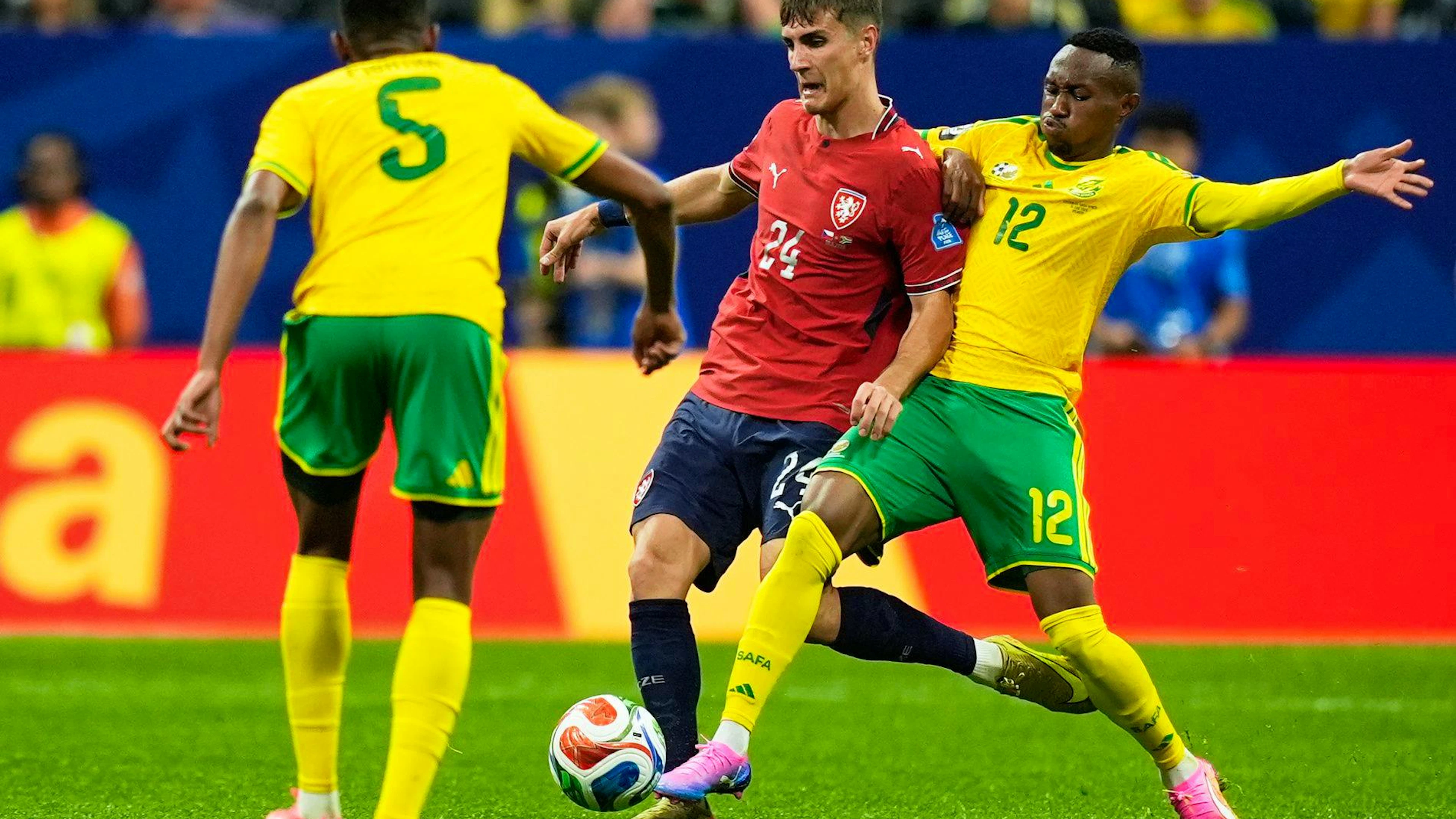 Thapelo Maseko ferma Alexandr Sojka.
