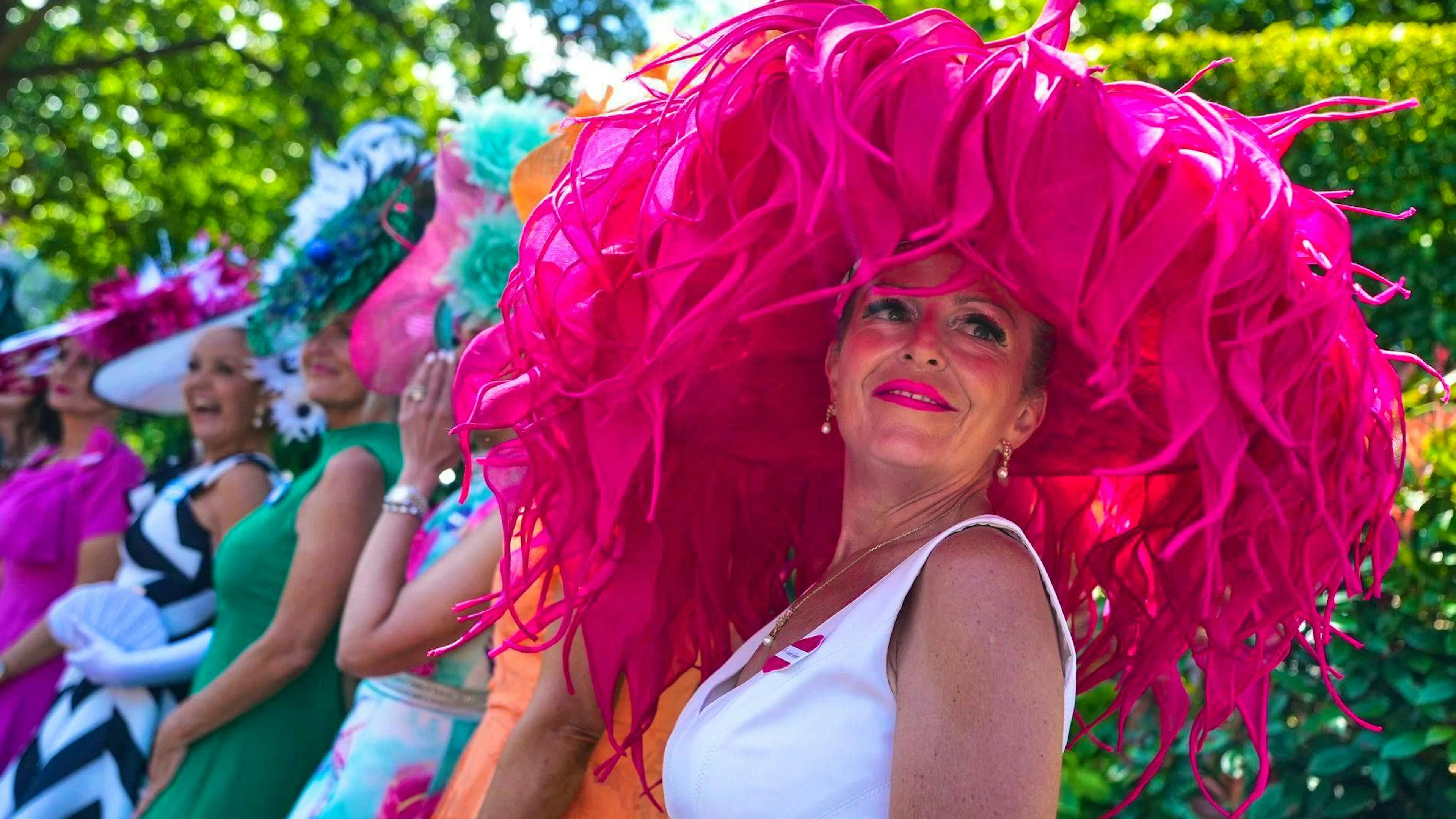 Chissà se Vivienne Jenner, spettatrice di Ascot, riesce ancora a vedere qualcosa?