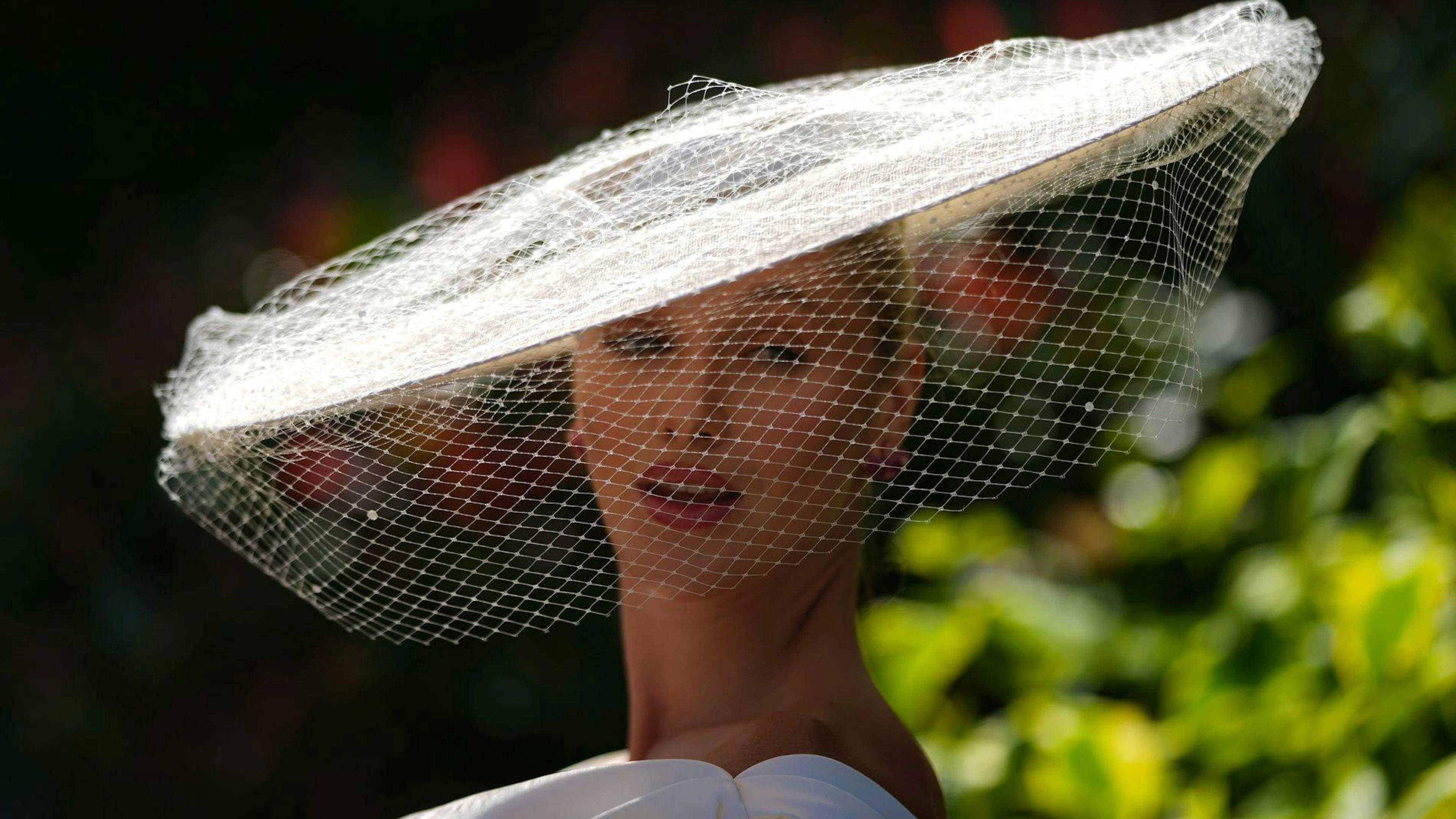 Sie hat das Pferderennen wohl mit einer Hochzeit verwechselt.