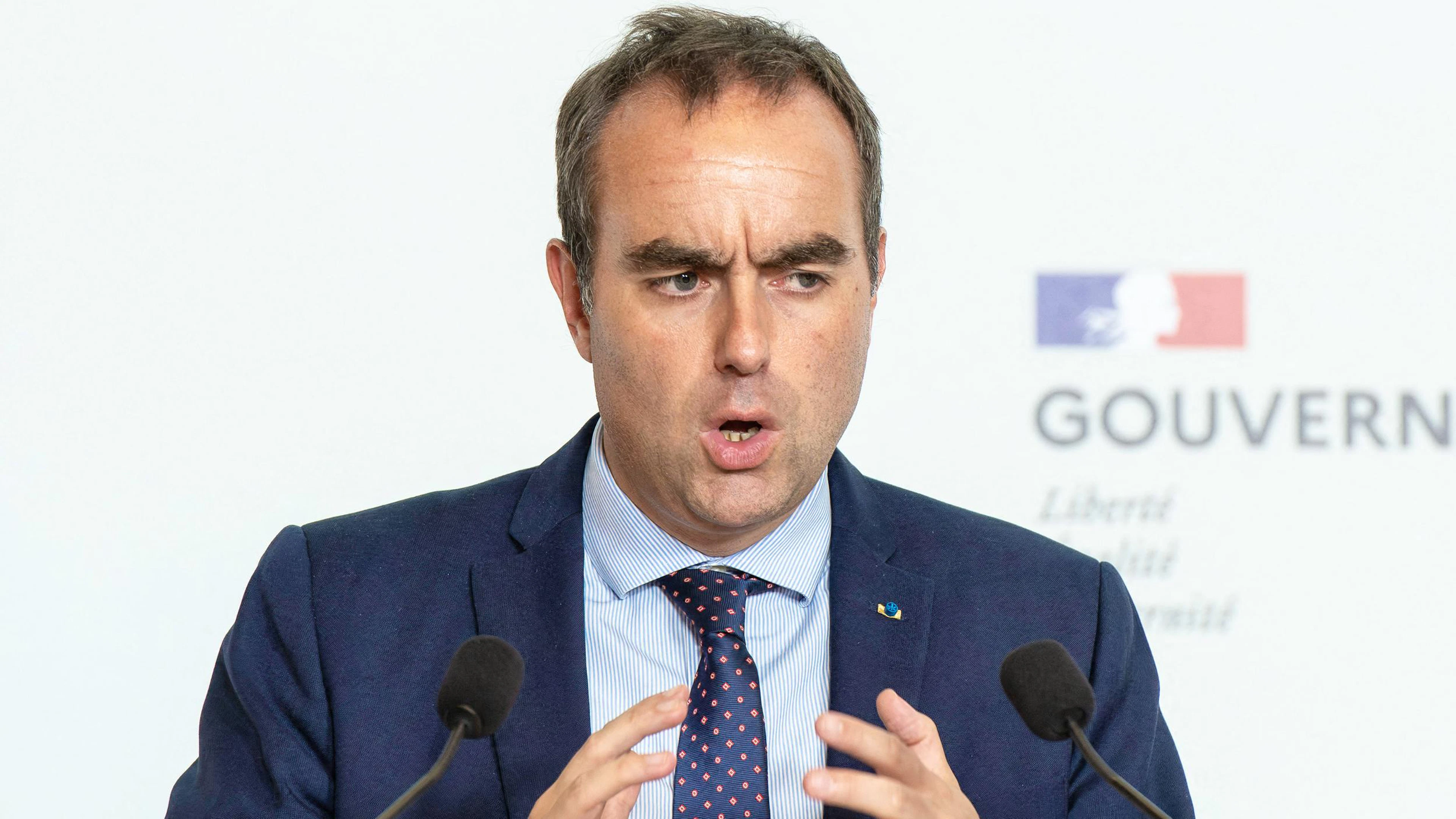 Sébastien Lecornu a ordonné à ses ministres de procéder à des dépistages inopinés de leurs collaborateurs.