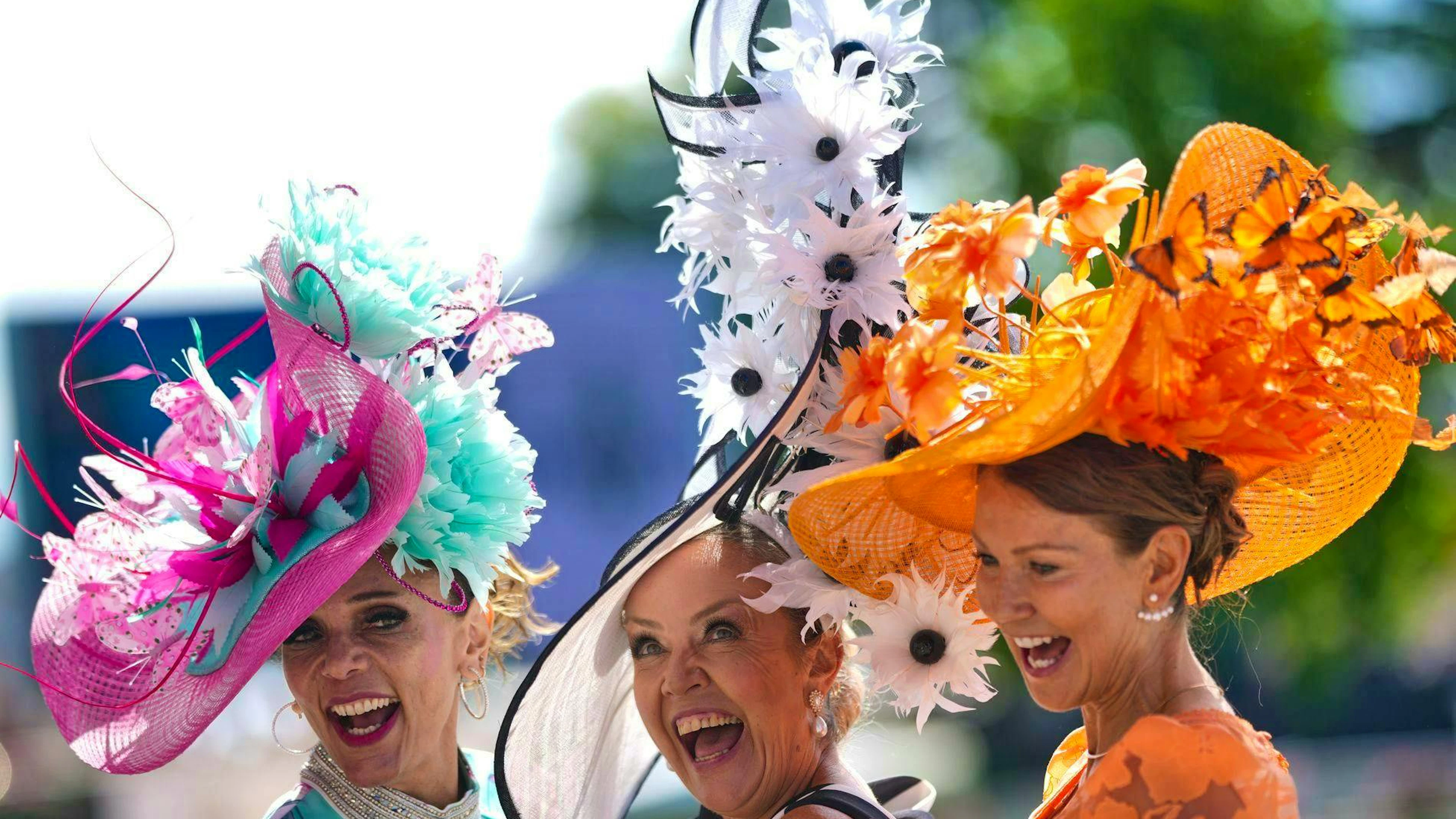 Un po’ di divertimento ci sta, anche all’evento dell’alta società di Ascot.