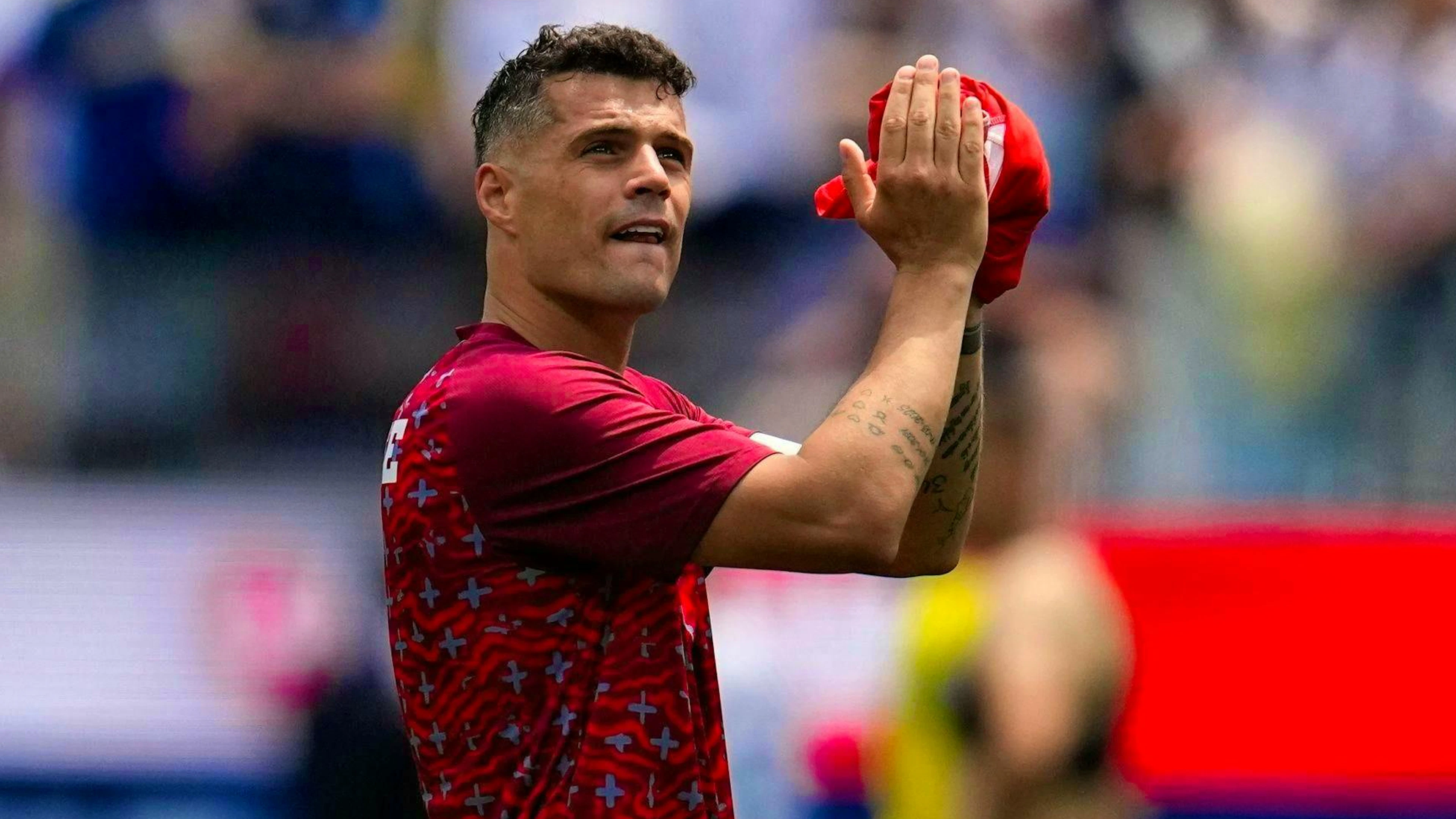 Granit Xhaka lets the fans celebrate him.