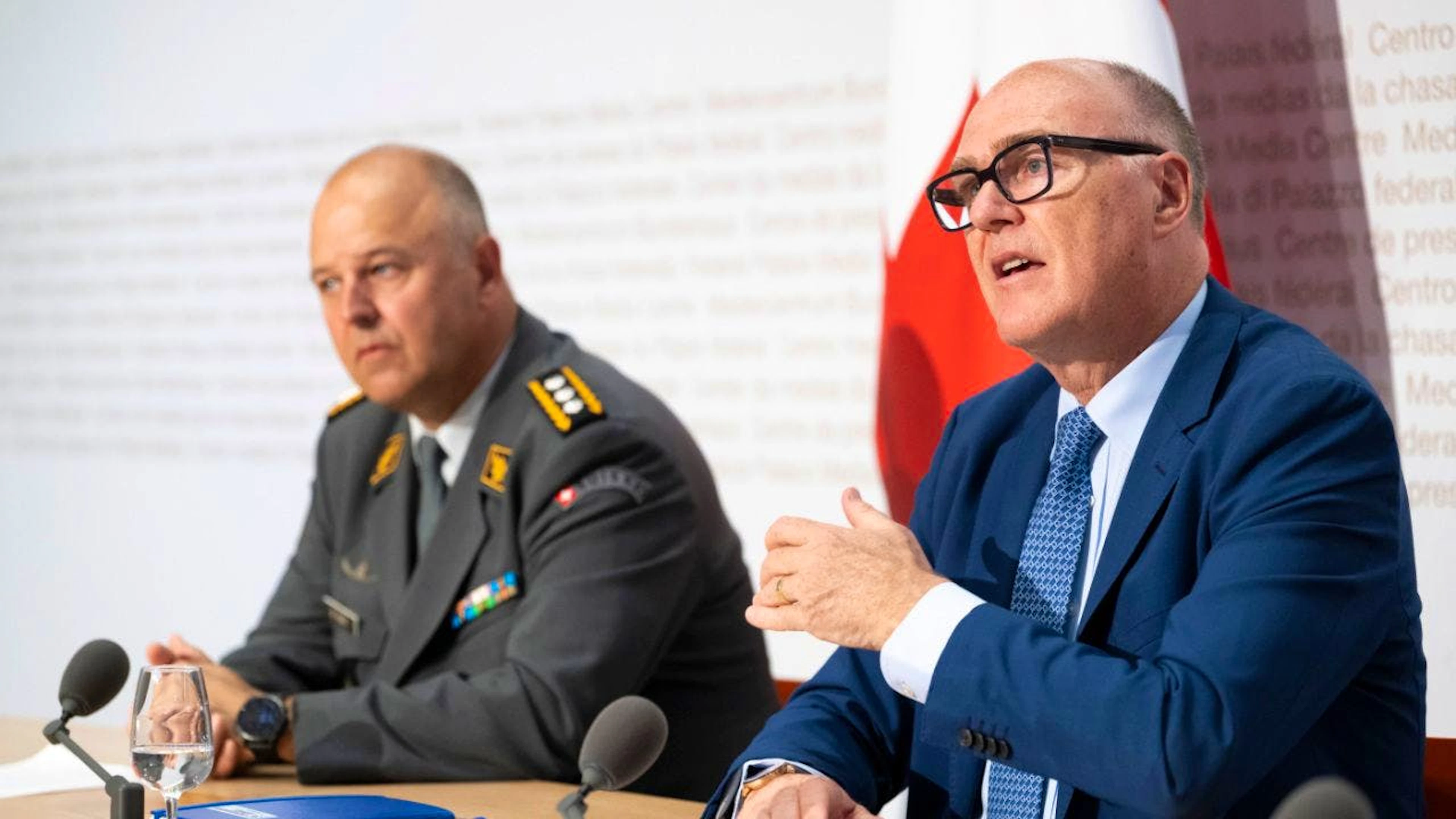 Pfister e Roos hanno esposto le linee guida per il futuro orientamento dell'esercito.