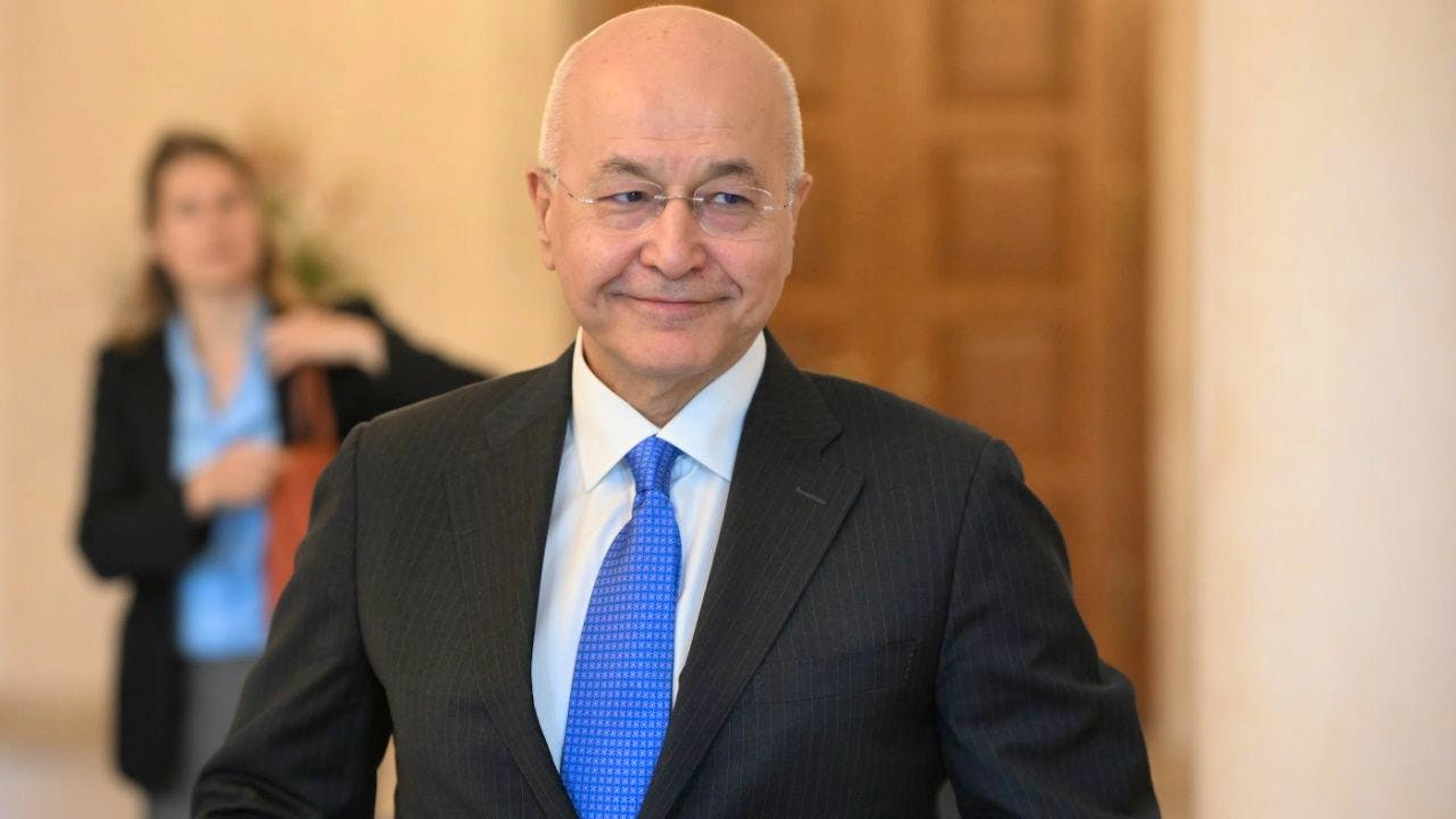 ARCHIV – Barham Salih, Hoher Flüchtlingskommissar der Vereinten Nationen (UN), steht vor einem Gespräch mit Bundespräsident Steinmeier im Schloss Bellevue. Foto: Bernd von Jutrczenka/dpa