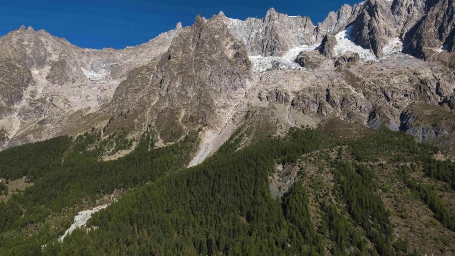 Precipita Ultraleggero In Valle D Aosta Tre Svizzeri Feriti