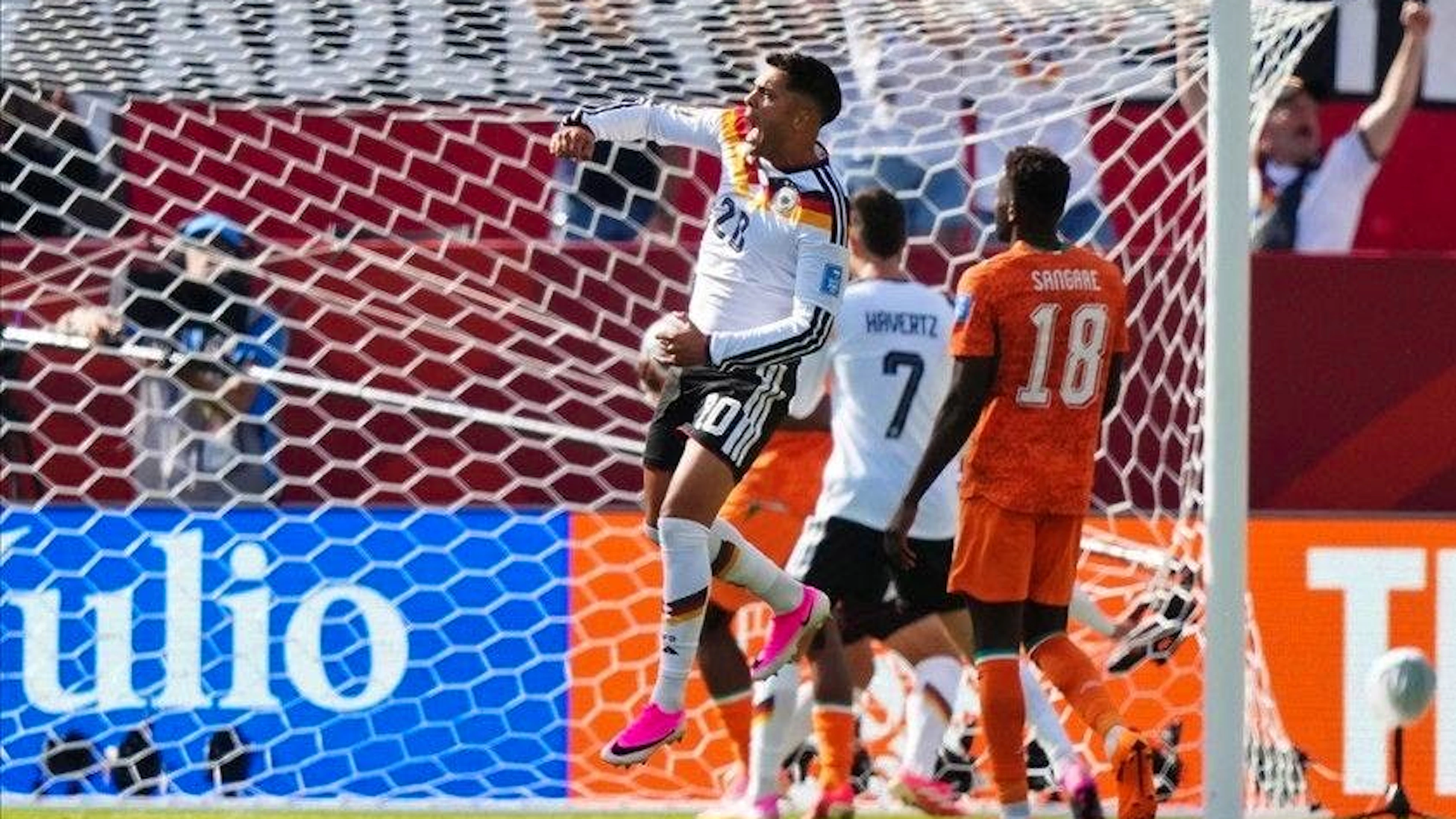La Germania batte la Costa d'Avorio per 2-1.