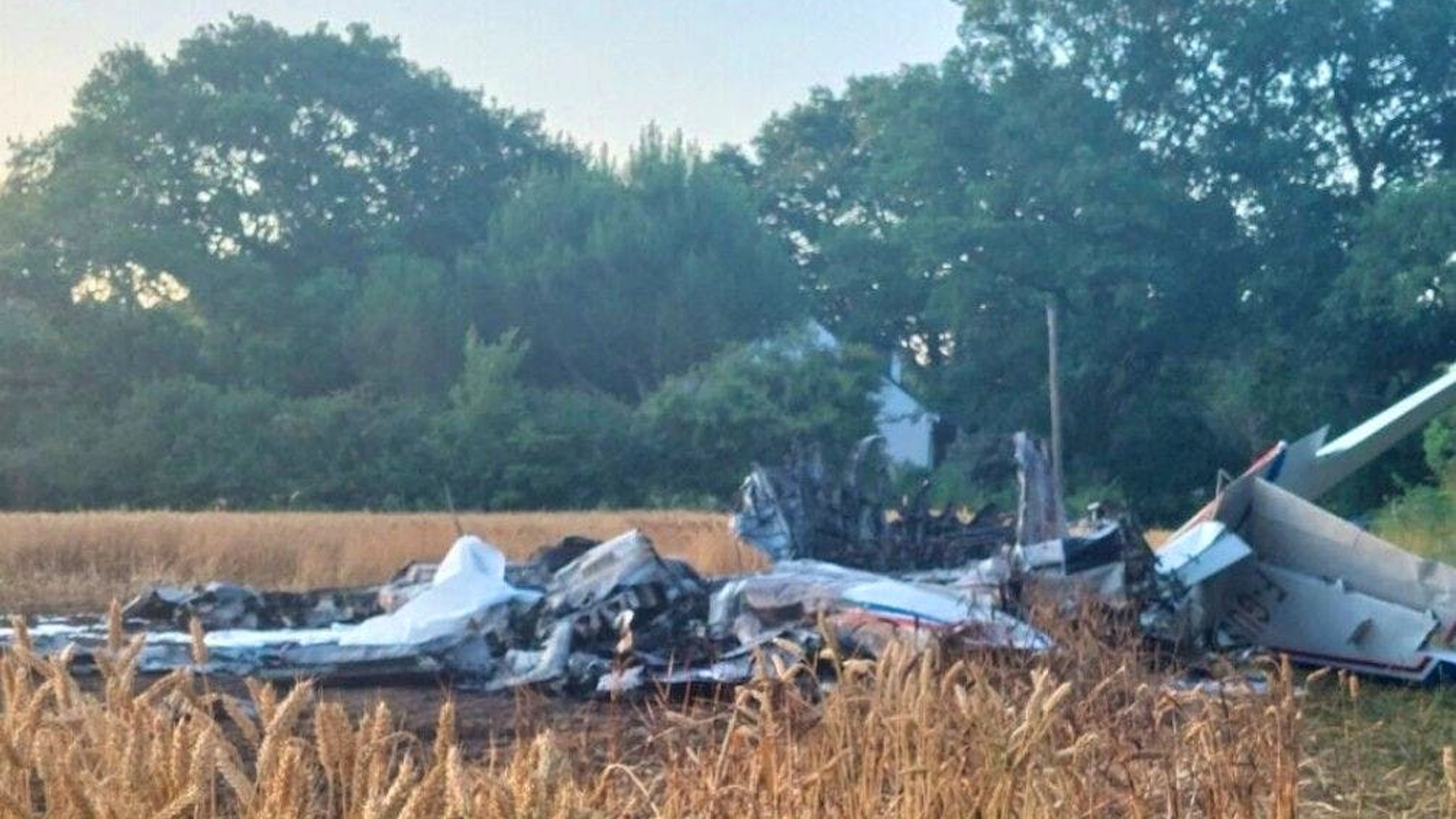 Nach dem Absturz eines Kleinflugzeugs in Frankreich wir wegen fahrlässiger Tötung ermittelt.