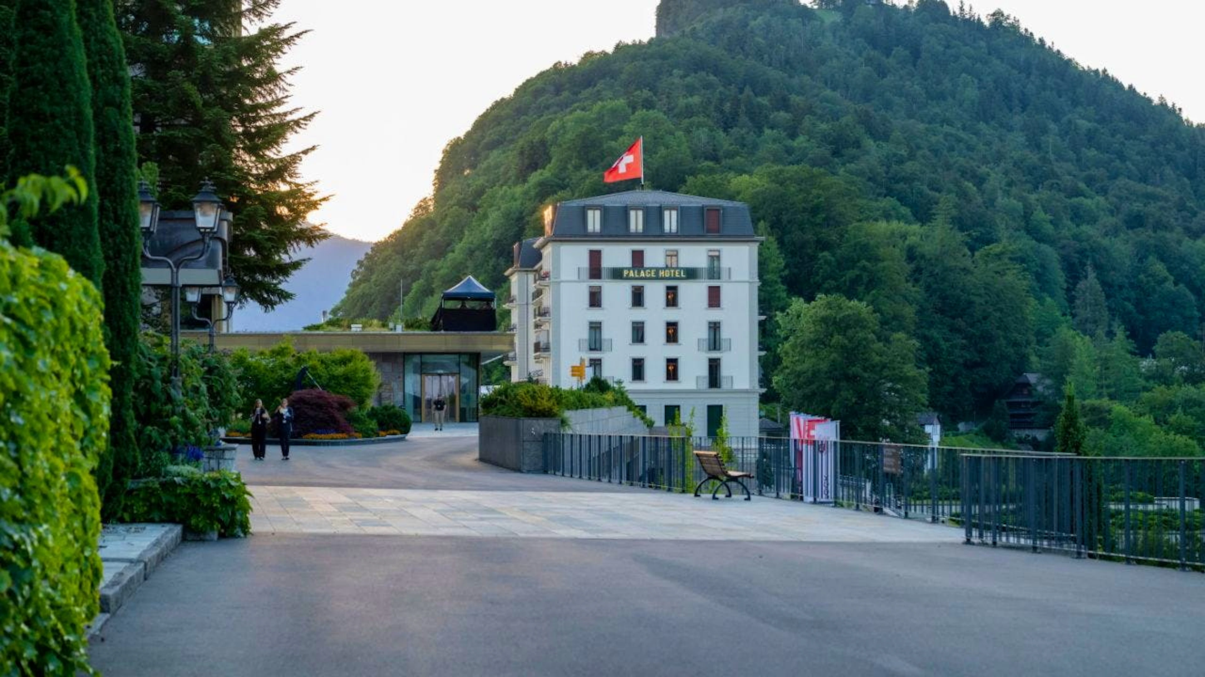 Les délégations américaine et iranienne se rencontrent dans l'hôtel du Bürgenstock (NW) avec les médiateurs qatarien et pakistanais.