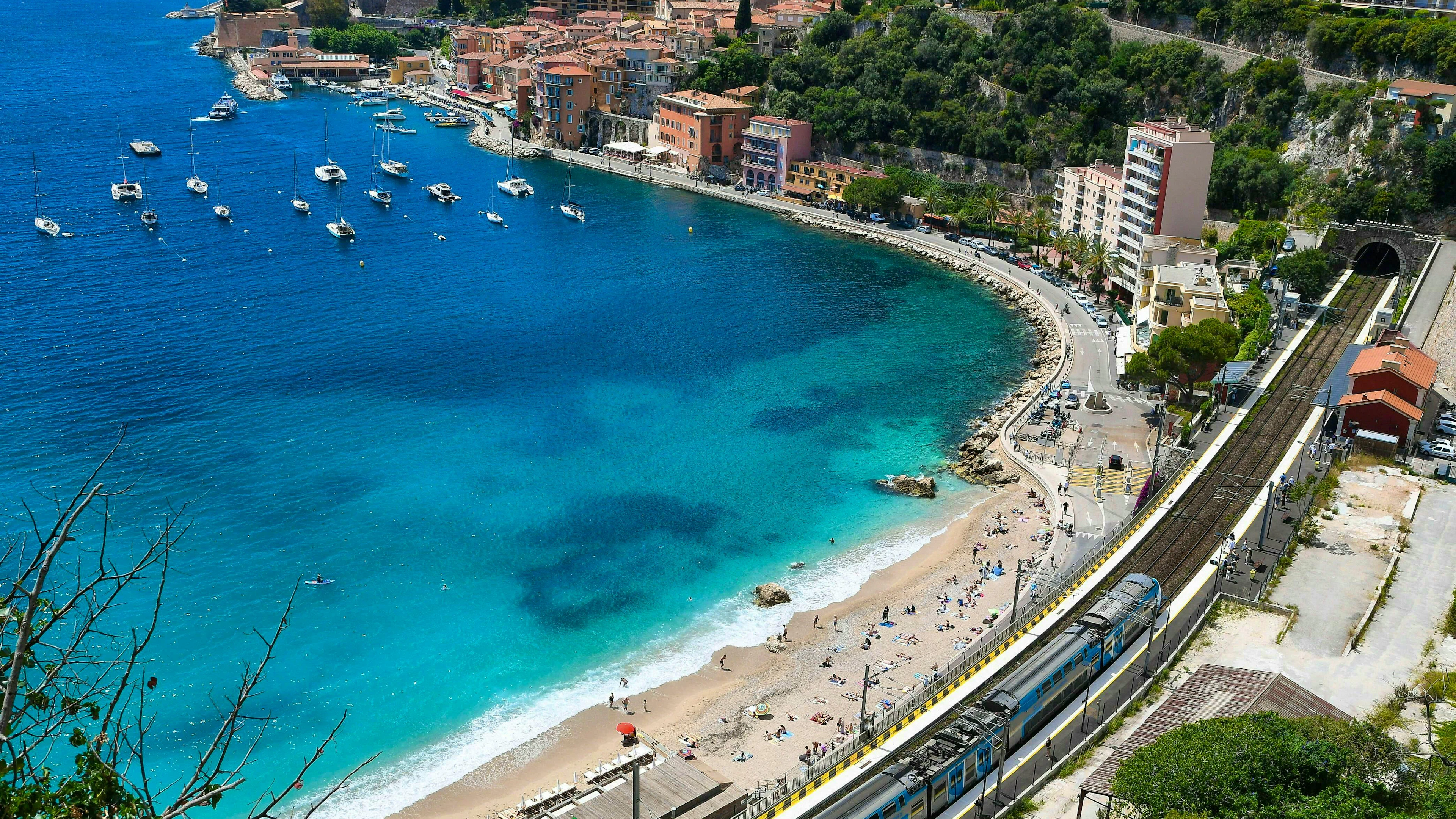Ecco quali località balneari sono facilmente raggiungibili in treno