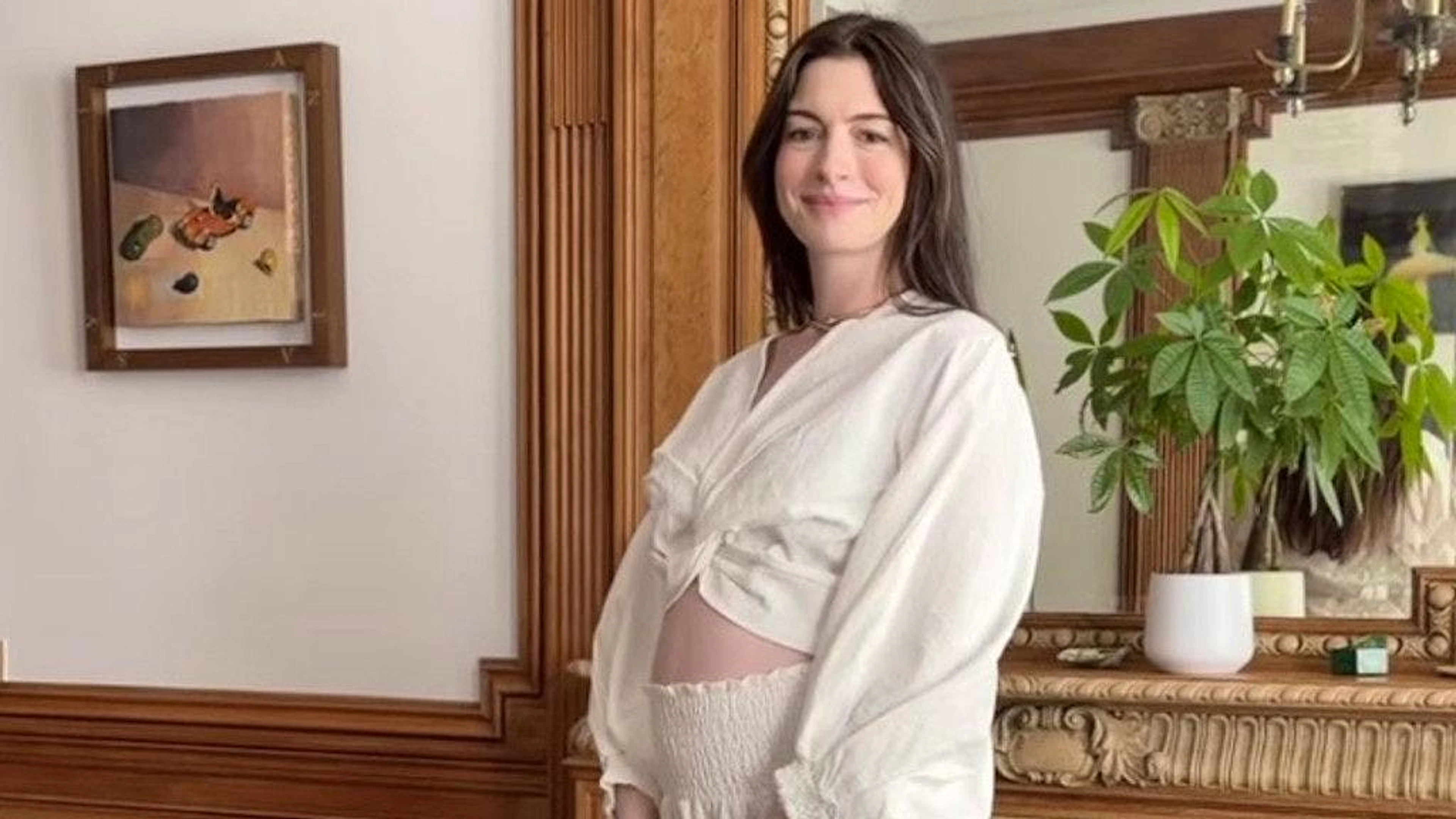 Anne Hathaway a a annoncé la bonne nouvelle ce 19 juin révélant qu'elle et son mari, également acteur et producteur, s'apprêtaient à agrandir à nouveau leur famille.