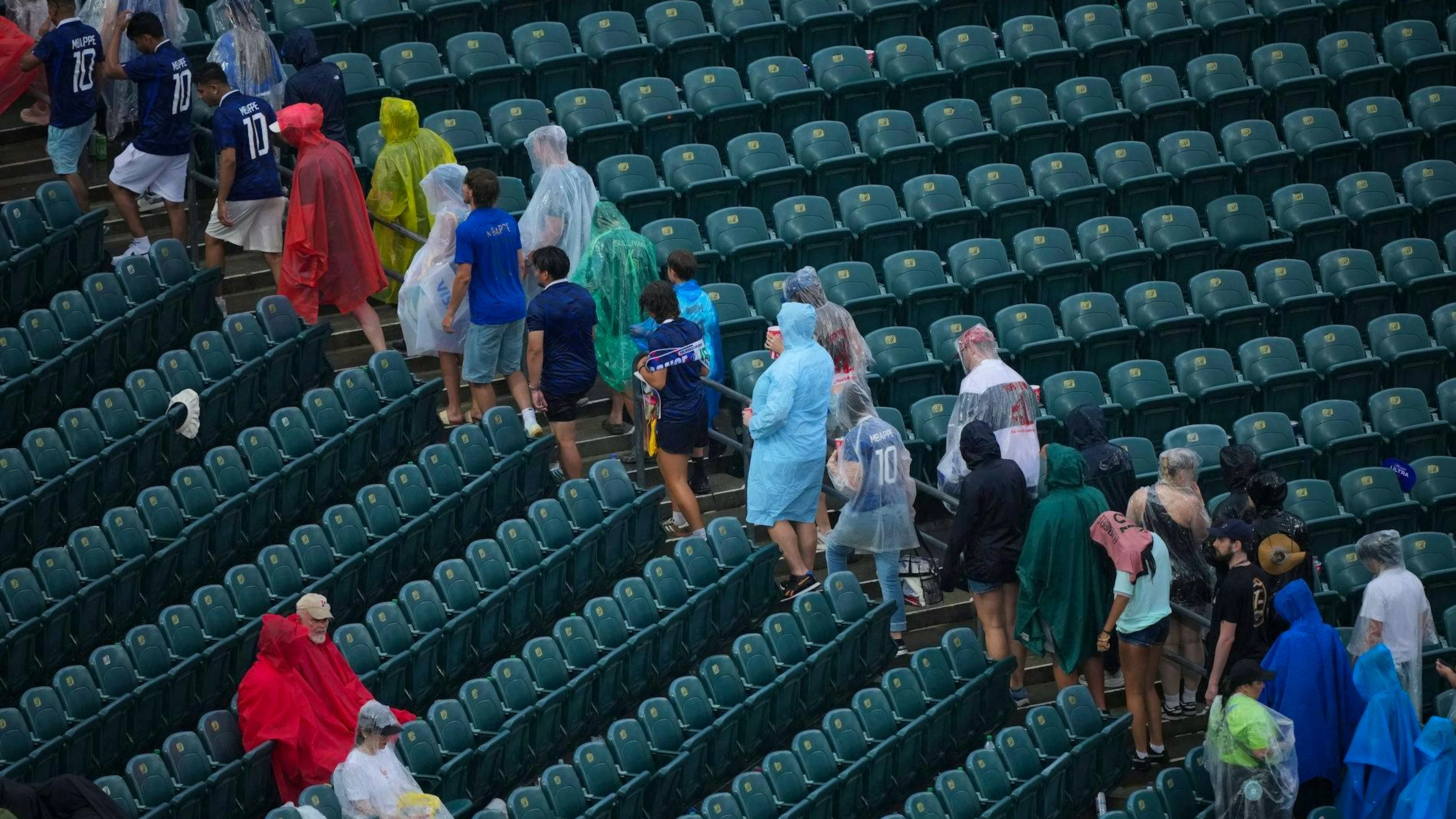Die Fans müssen das Stadion in Philadelphia zur Halbzeit verlassen.