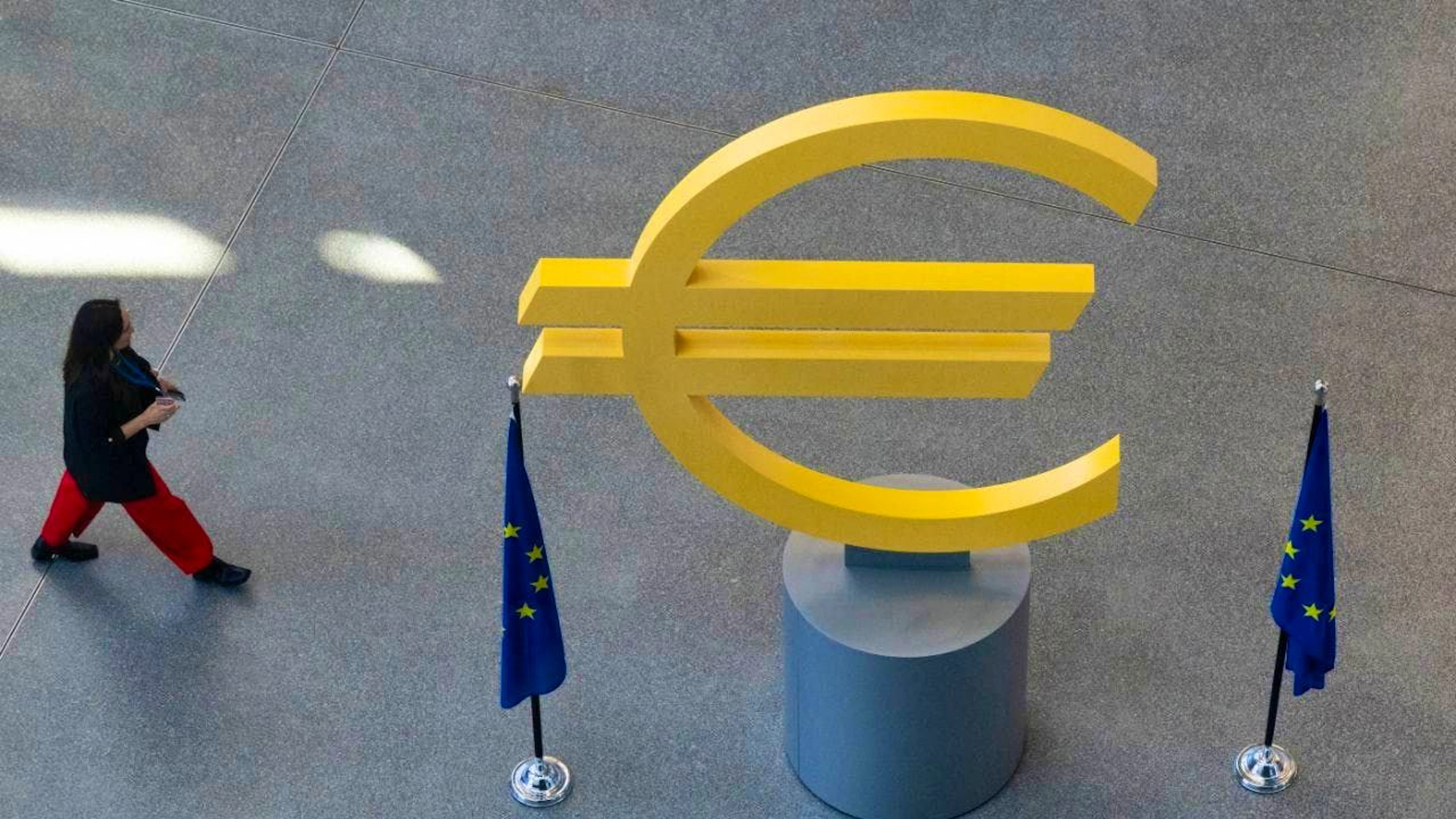 Currently, digital payments in Europe are dominated by U.S. providers—but that is set to change. The digital euro has cleared a major hurdle in Brussels with the approval of Members of the European Parliament. (File photo)