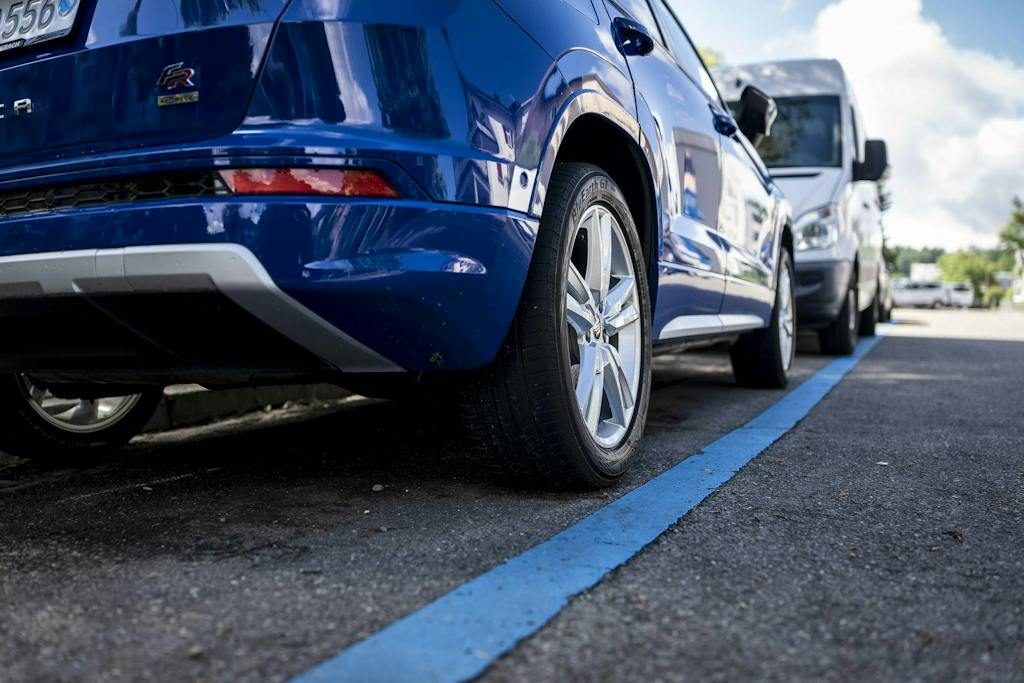 bluewin.ch - Sven Ziegler - Zurich: Starting in 2027, parking permits will be priced based on a car's weight