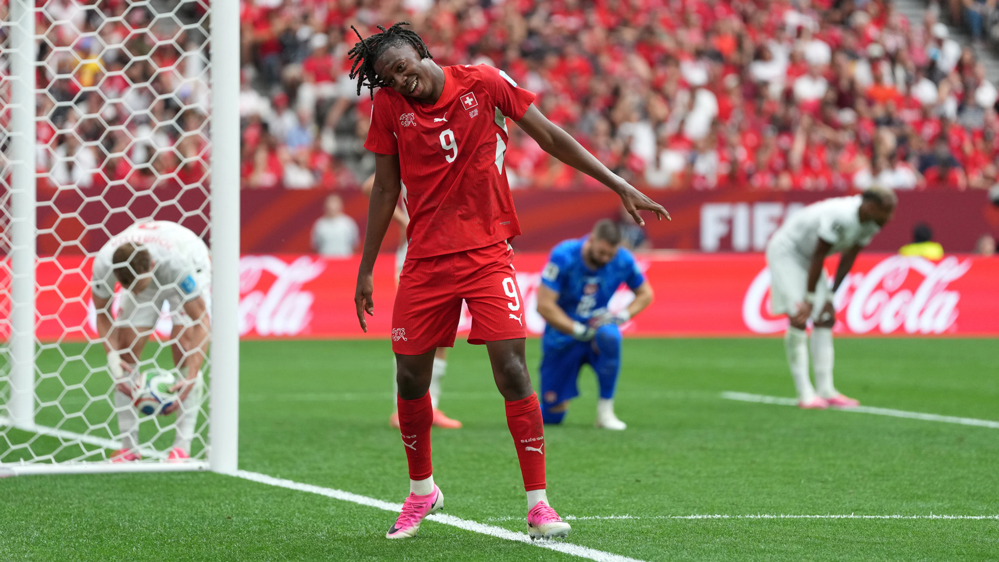 Manzambi ancora in gol.