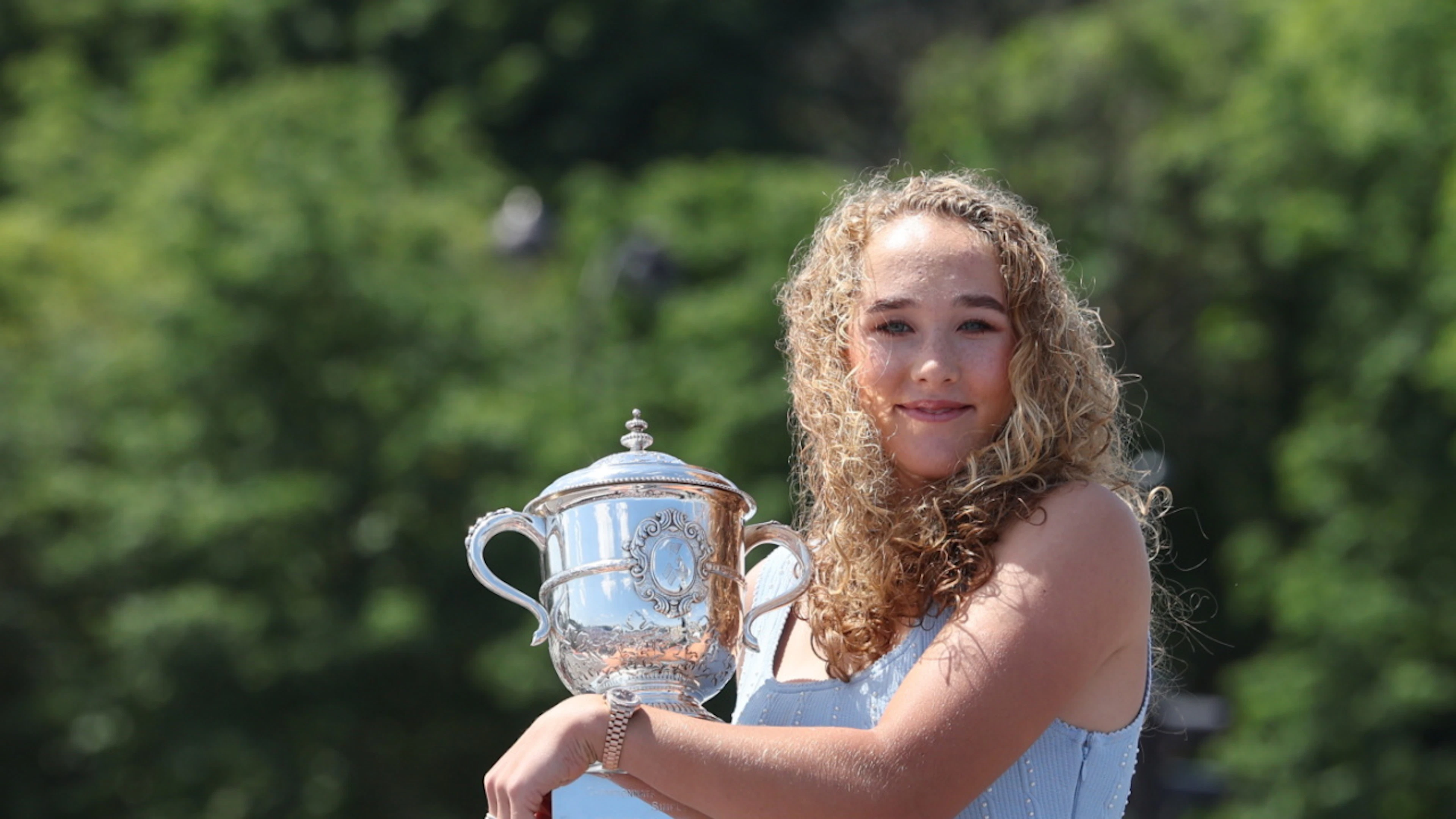 Mirra Andrejewa auf dem Place de la Concorde in Paris. Für das Grand-Slam-Turnier in Wimbledon muss sich sich auf der Rasenunterlage steigern, wenn sie ähnlich erfolgreich sein will