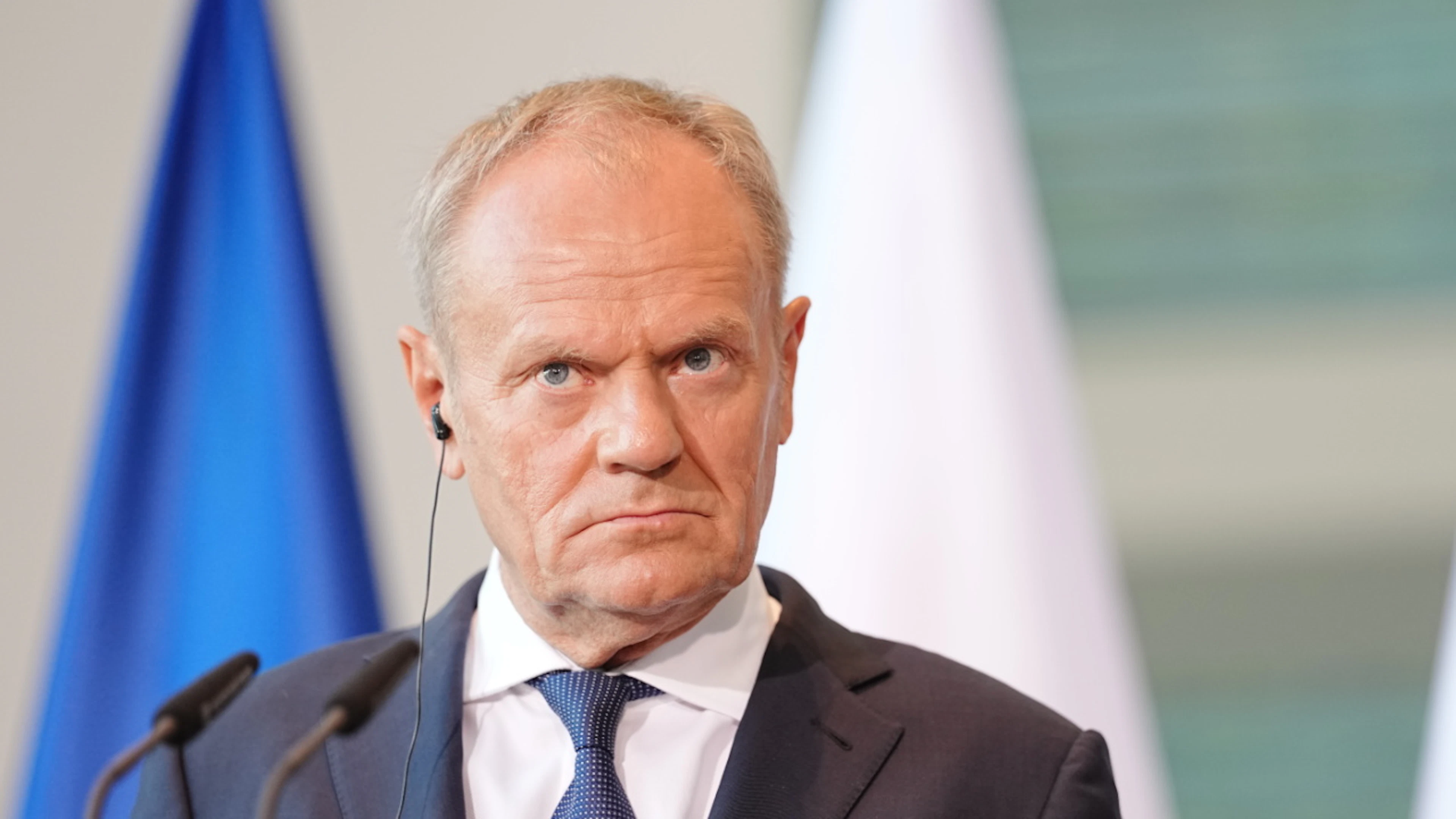 Donald Tusk, Ministerpräsident von Polen, gibt beim E5-Gipfel führender europäischer Staaten zum bevorstehenden Nato-Gipfel im Bundeskanzleramt eine Pressekonferenz. Foto: Kay Nietfeld/dpa