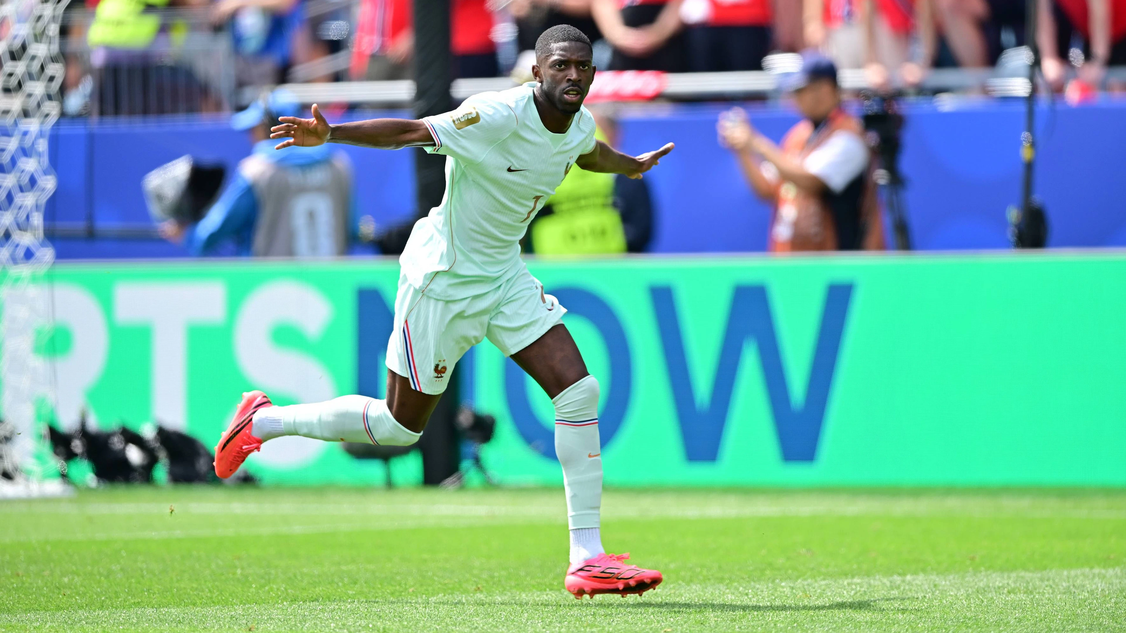 Dembelé autore di una tripletta contro la Norvegia.