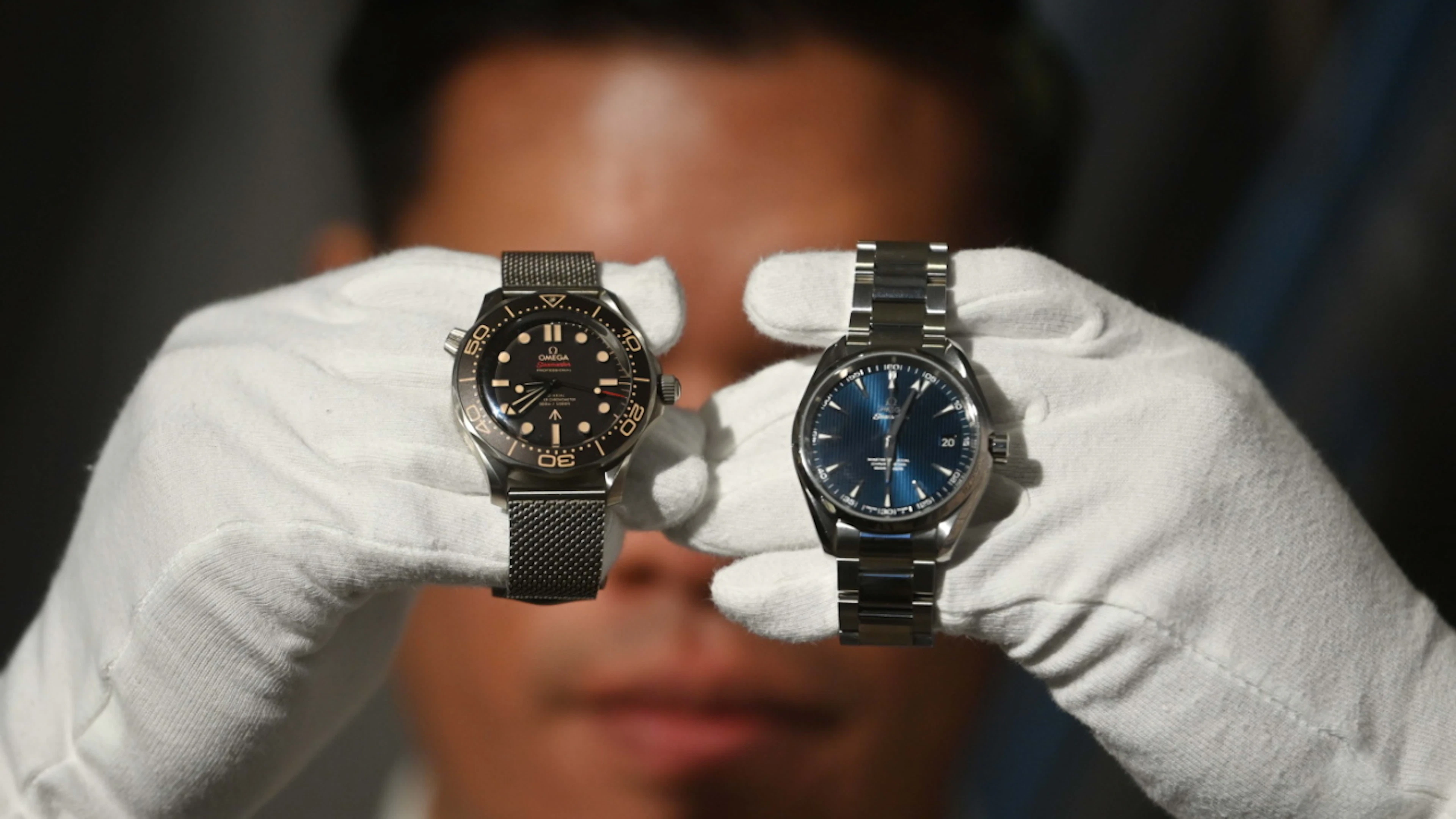 Der Markenstreit zwischen der Swatch Group und Samsung geht in die nächste Runde. Der Uhrenkonzern fordert 170 Millionen US-Dollar Schadenersatz.(Archivbild)