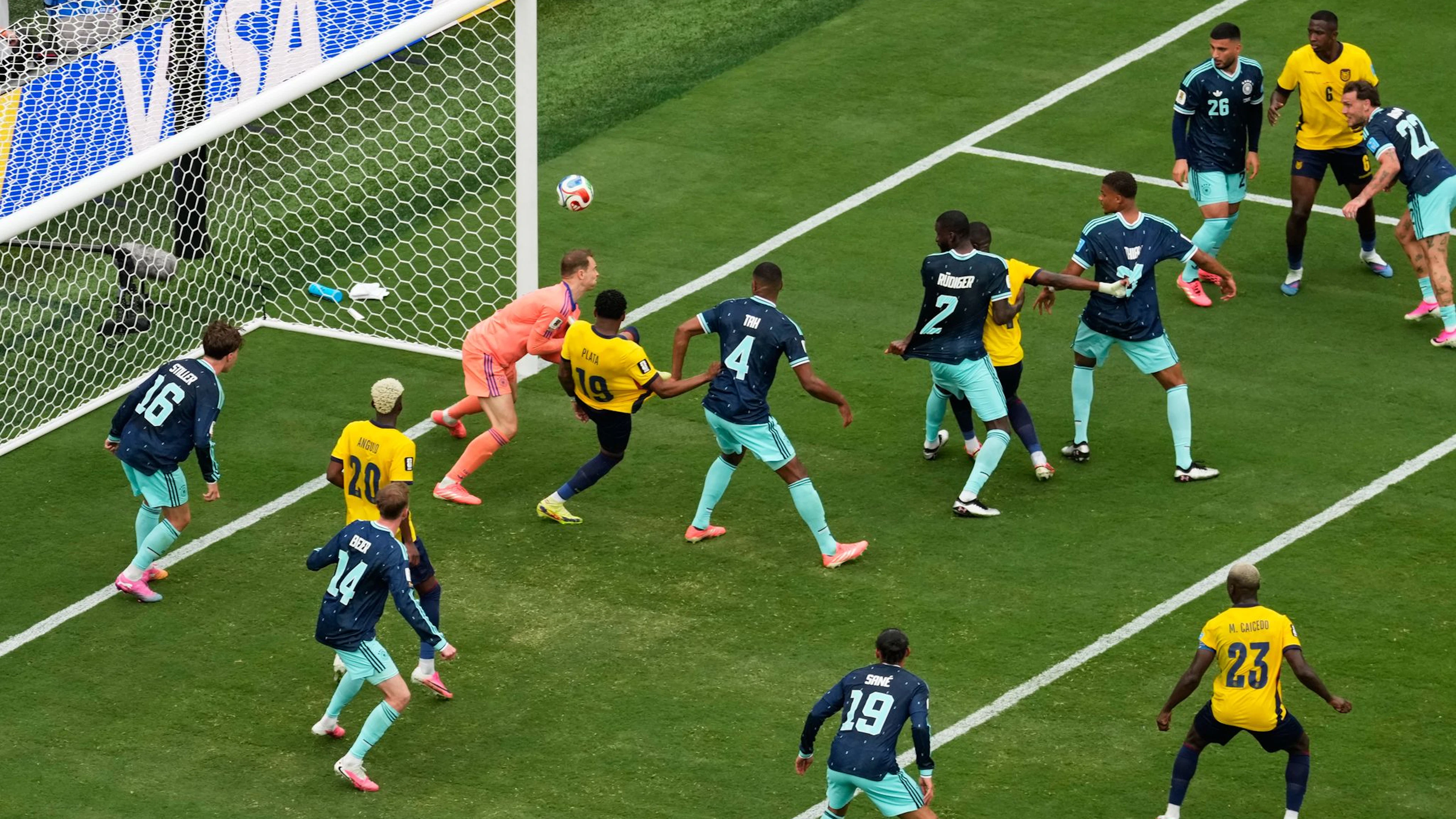 La rete di Plata ha permesso all'Ecuador di completare la rimonta e battere 2-1 la Germania.