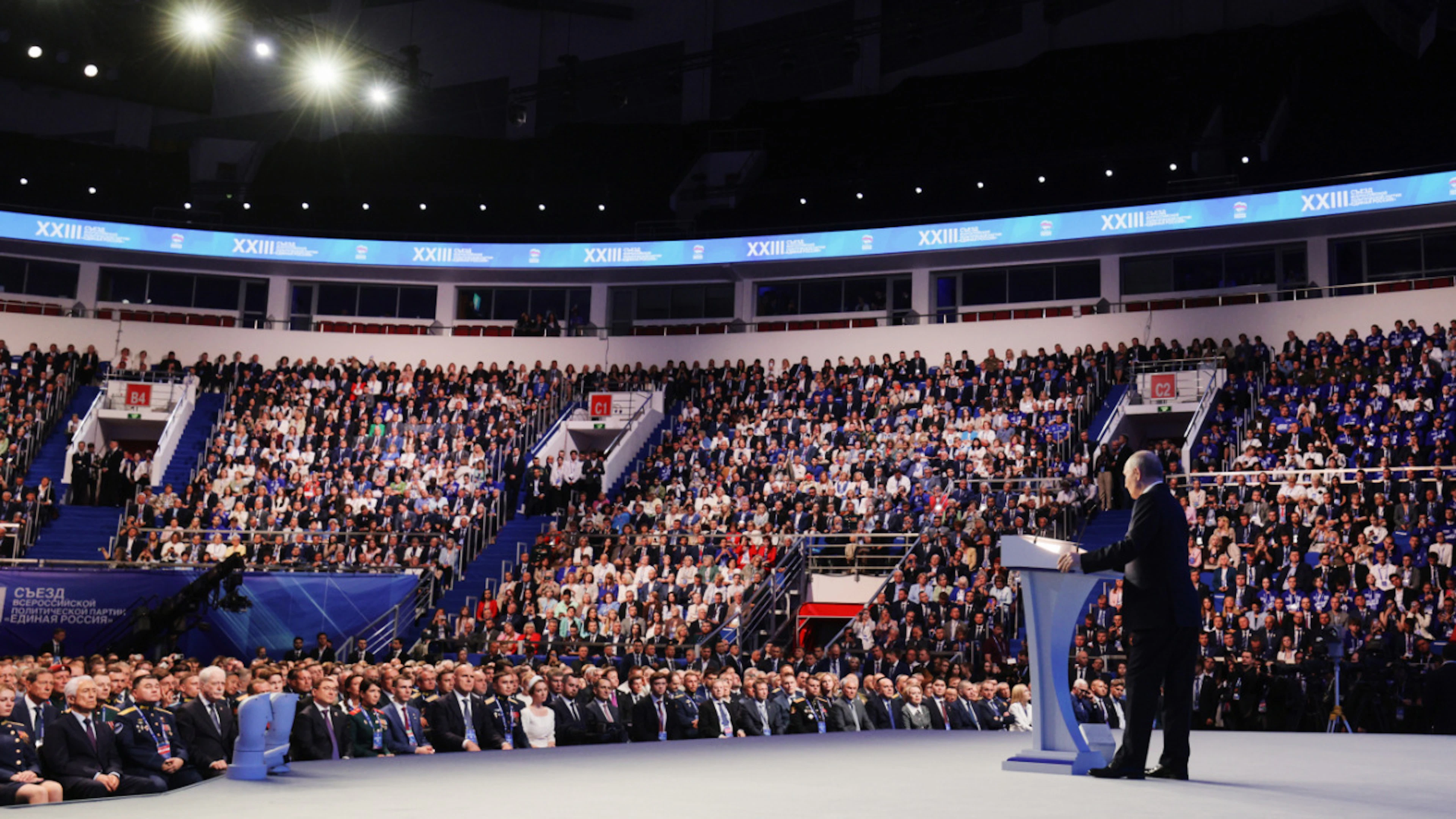 HANDOUT – Der russische Präsident Wladimir Putin hält eine Rede auf dem Parteitag von «Einiges Russland» in Moskau. Foto: Gavriil Grigorov/Pool Sputnik Kremlin via AP/dpa