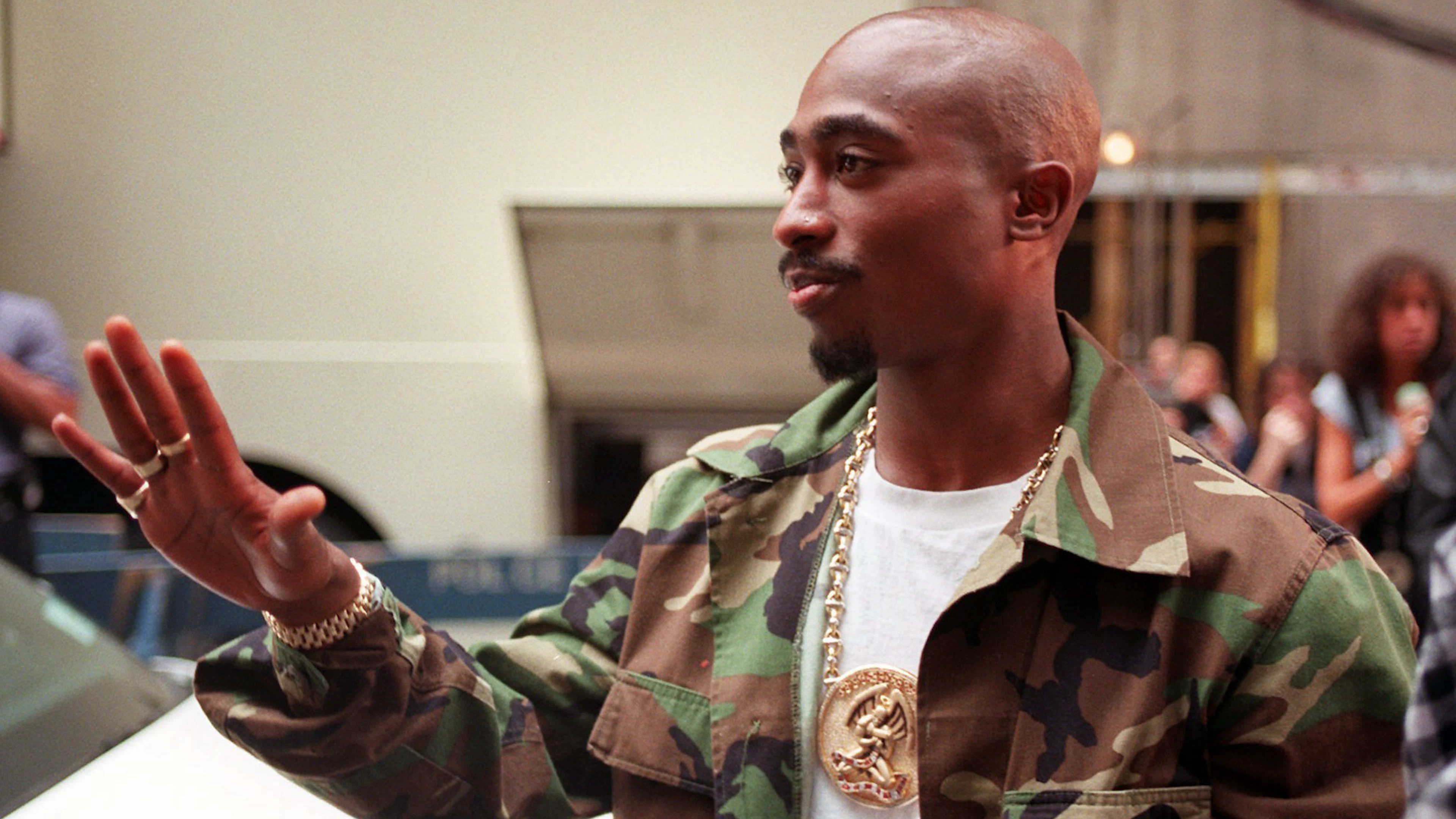 Tupac Shakur bei den MTV Video Music Awards in der Radio City Music Hall in New York. Das Foto entsteht nur drei Tage vor den Schüssen von Las Vegas, die den Rap-Superstar mit gerade einmal 25 Jahren das Leben kosten werden.