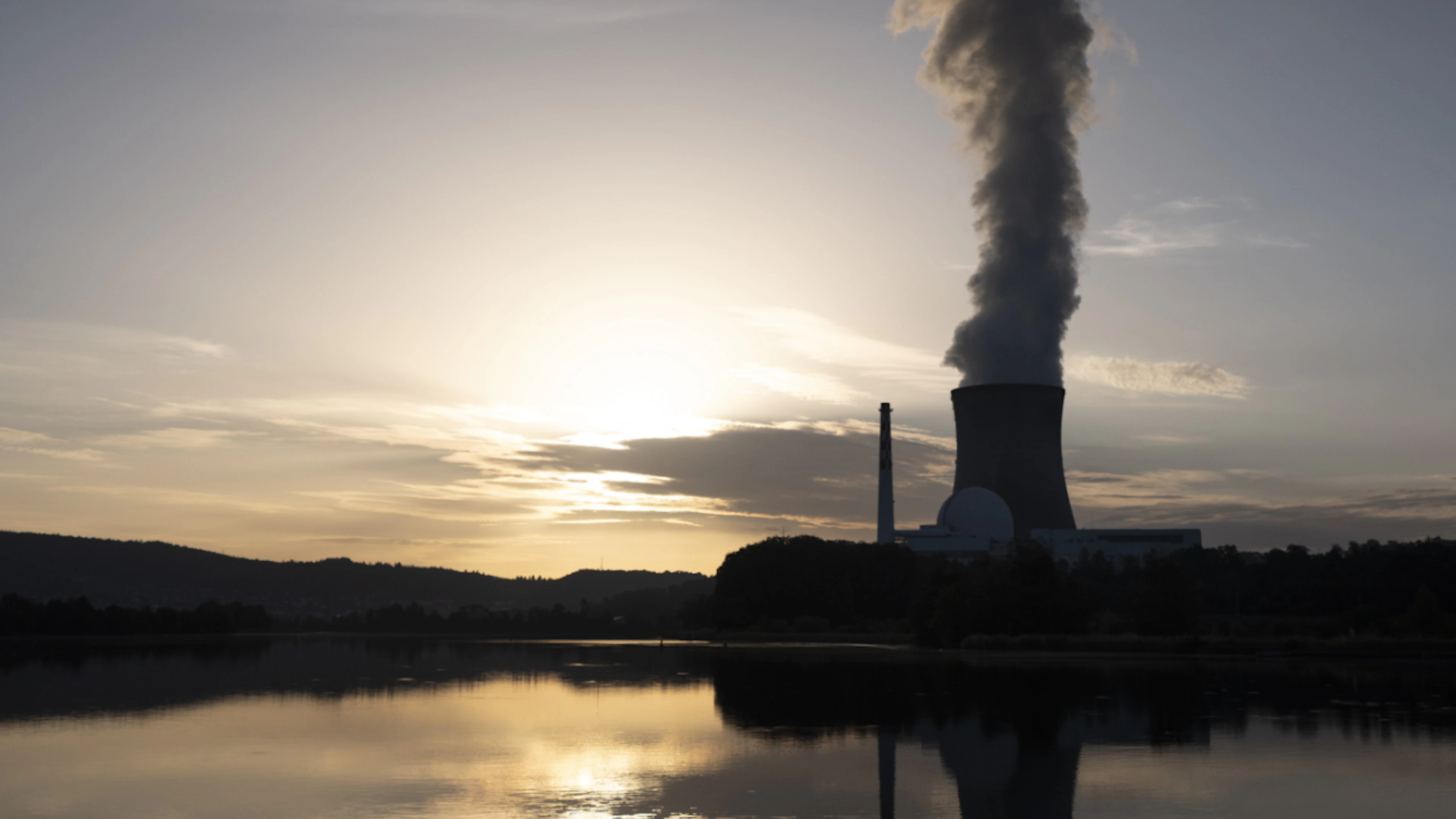 Mit dem Atomkraftwerk in Leibstadt AG ging im Jahr 1984 zum letzten Mal ein neues AKW in der Schweiz in Betrieb. Neue Atomkraftwerke könnten laut einer Studie Winterstromimporte verringern, wären derzeit aber nicht konkurrenzfähig. (Symbolbild)