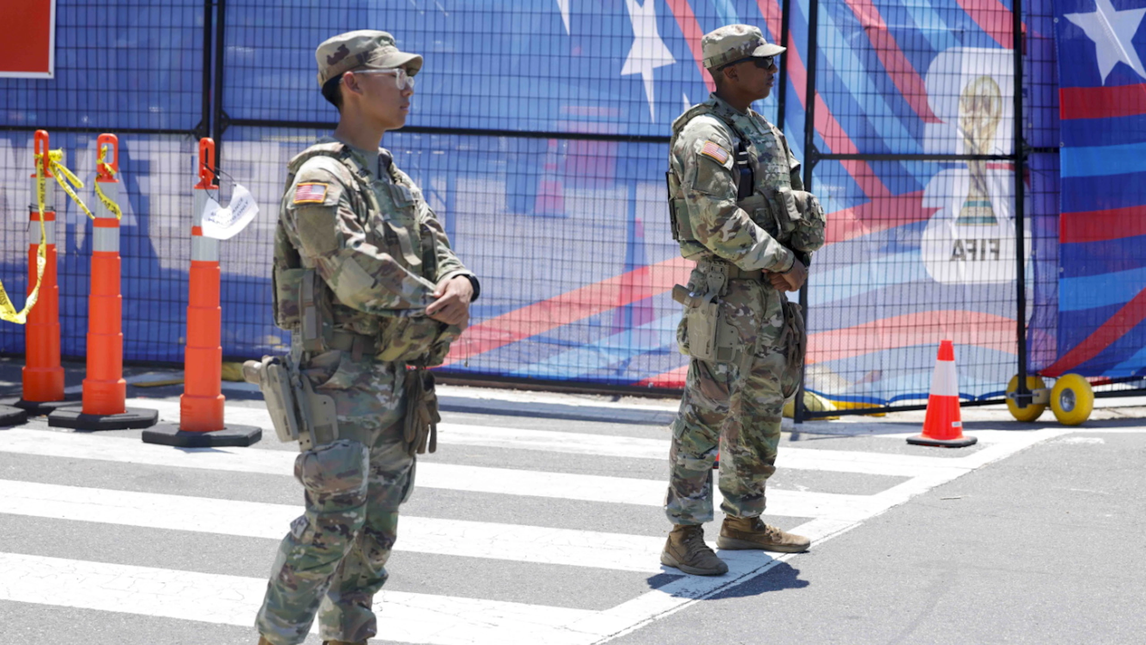 La Guardia nazionale sorveglia la zona di una Fan Zone a Washington