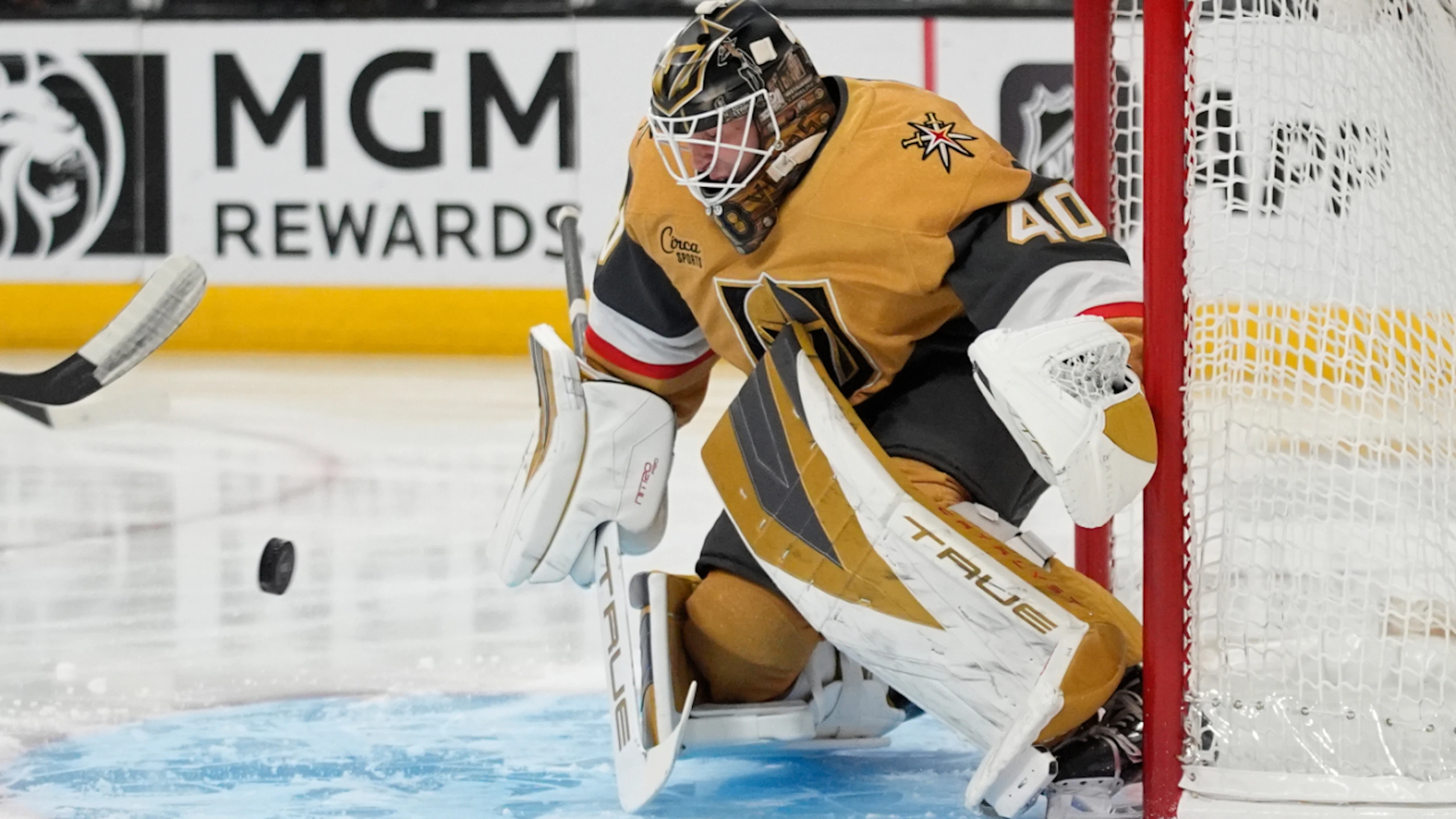 Goalie Akira Schmid von Las Vegas nach Florida